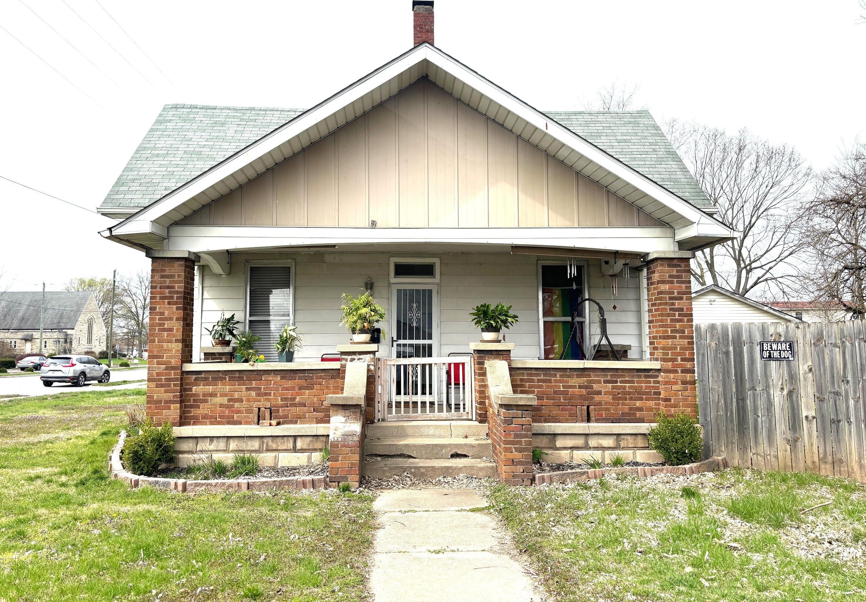 Photo one of 10 N Gladstone Ave Columbus IN 47201 | MLS 21970657