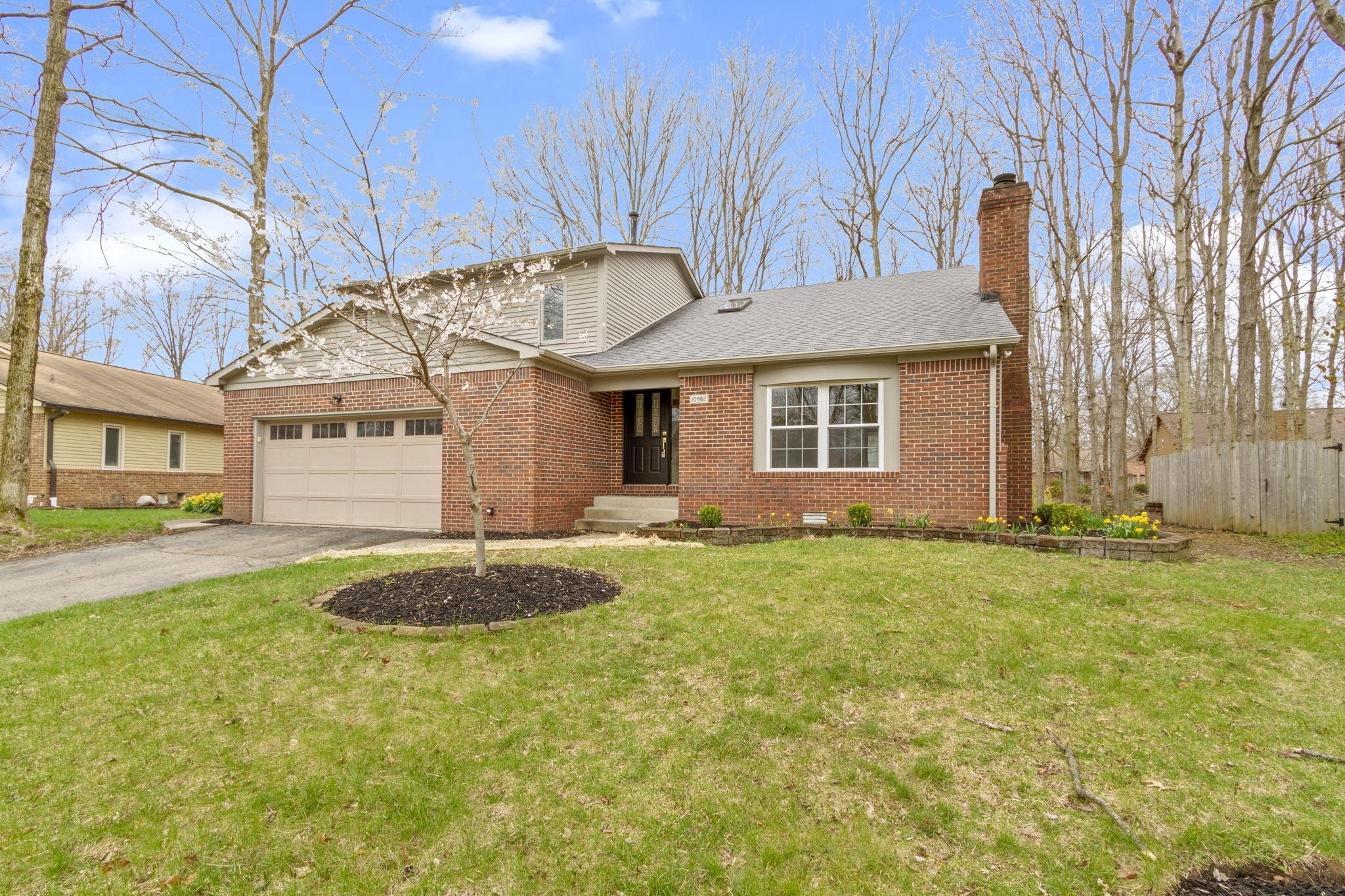 Photo one of 10982 Geist Woods S Dr Indianapolis IN 46256 | MLS 21970842