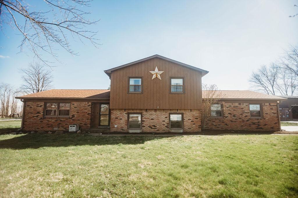 Photo one of 6223 E County Road 600 S Plainfield IN 46168 | MLS 21970873