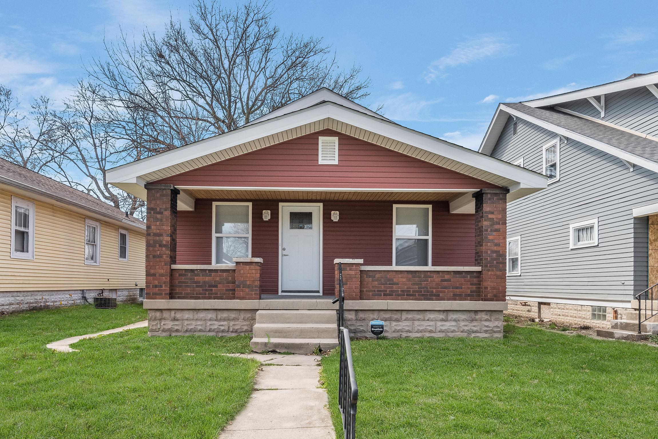 Photo one of 956 N Chester Ave Indianapolis IN 46201 | MLS 21971031