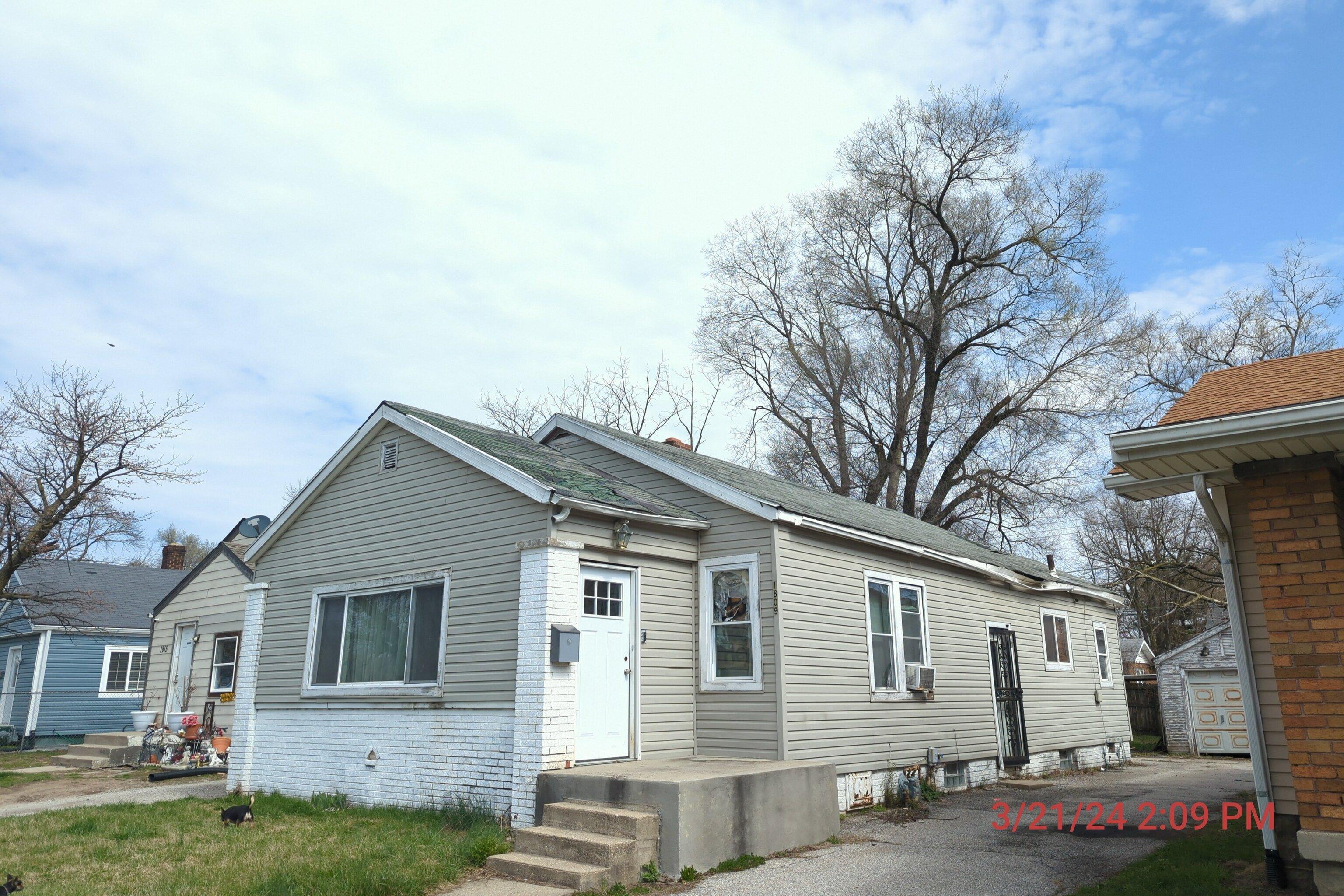Photo one of 1809 N Winfield Ave Indianapolis IN 46222 | MLS 21971401
