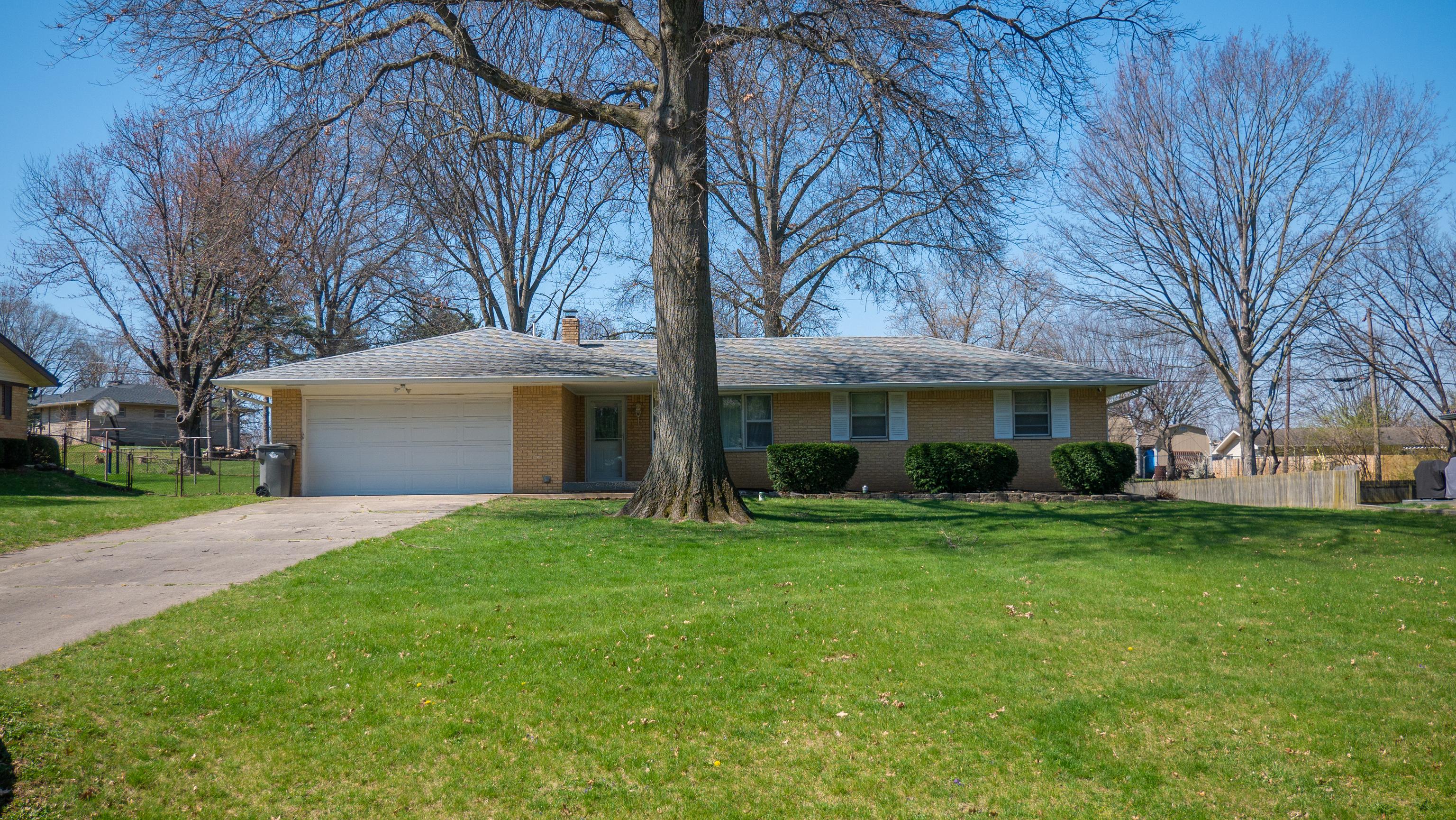 Photo one of 7150 S Delaware St Indianapolis IN 46227 | MLS 21971421