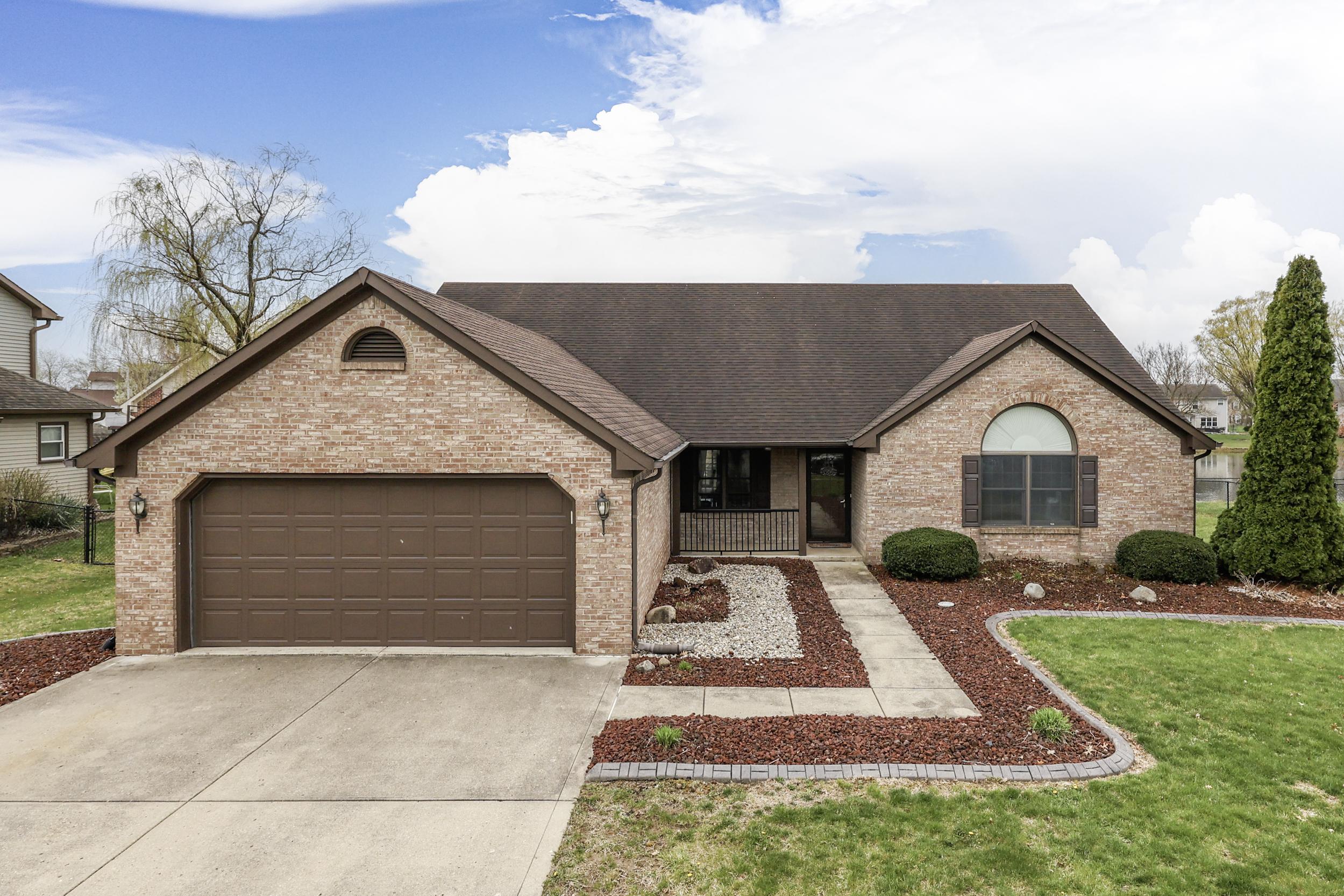 Photo one of 553 Clearwater Blvd Whiteland IN 46184 | MLS 21971497