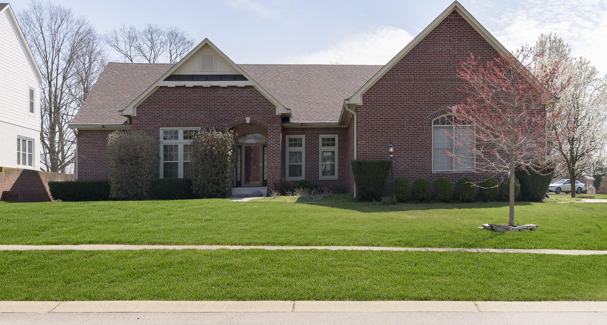 Photo one of 1363 Huntington Woods Rd Zionsville IN 46077 | MLS 21972131