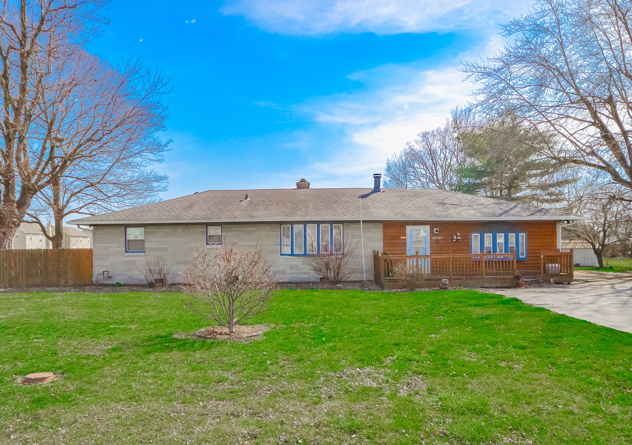 Photo one of 10737 E County Road 600 N Indianapolis IN 46234 | MLS 21972302