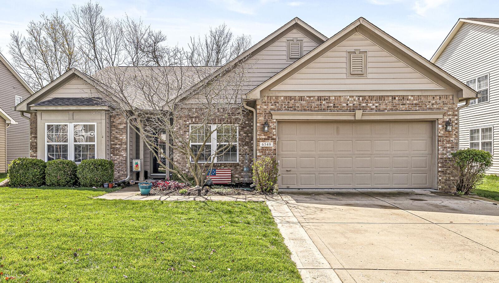 Photo one of 6549 Heritage Hill Dr Indianapolis IN 46237 | MLS 21972369