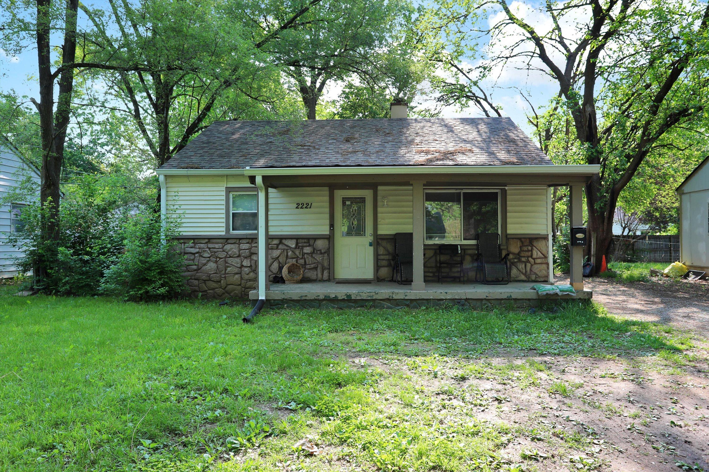 Photo one of 2221 N Goodlet Ave Indianapolis IN 46222 | MLS 21972484
