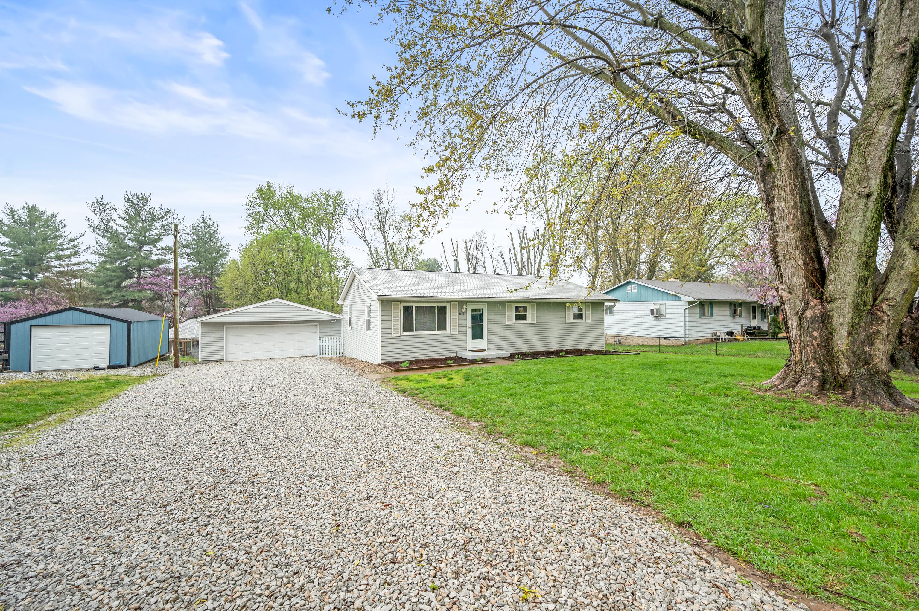 Photo one of 4695 Old Smith Valley Rd Greenwood IN 46143 | MLS 21972833