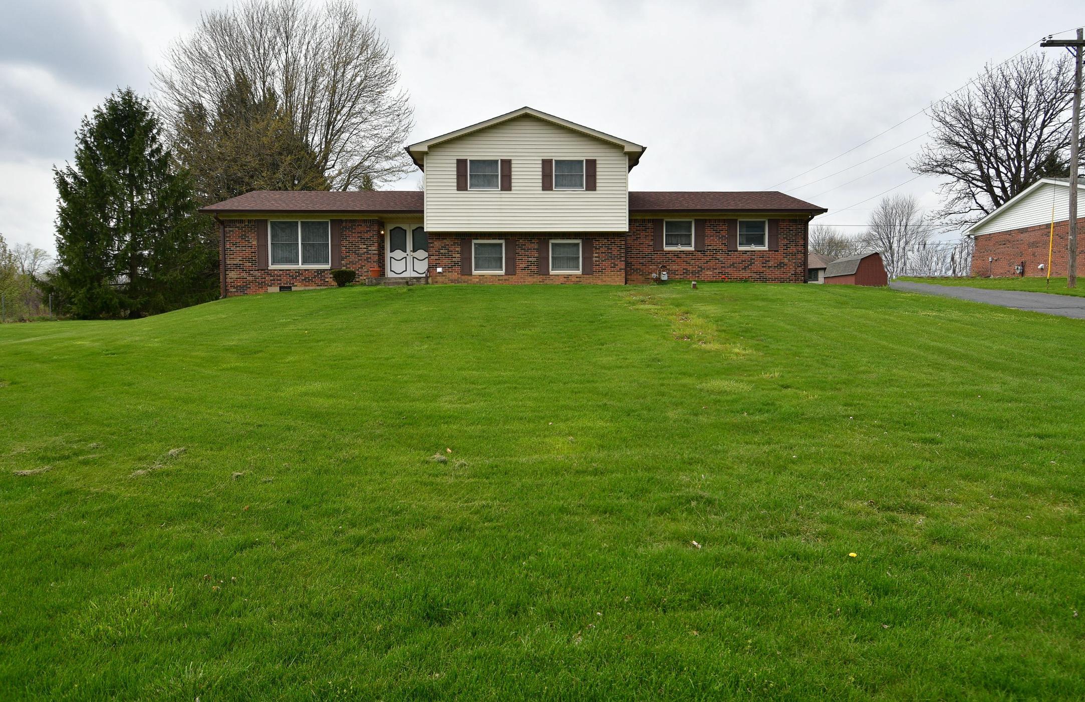 Photo one of 246 Plainview Dr Avon IN 46123 | MLS 21973006