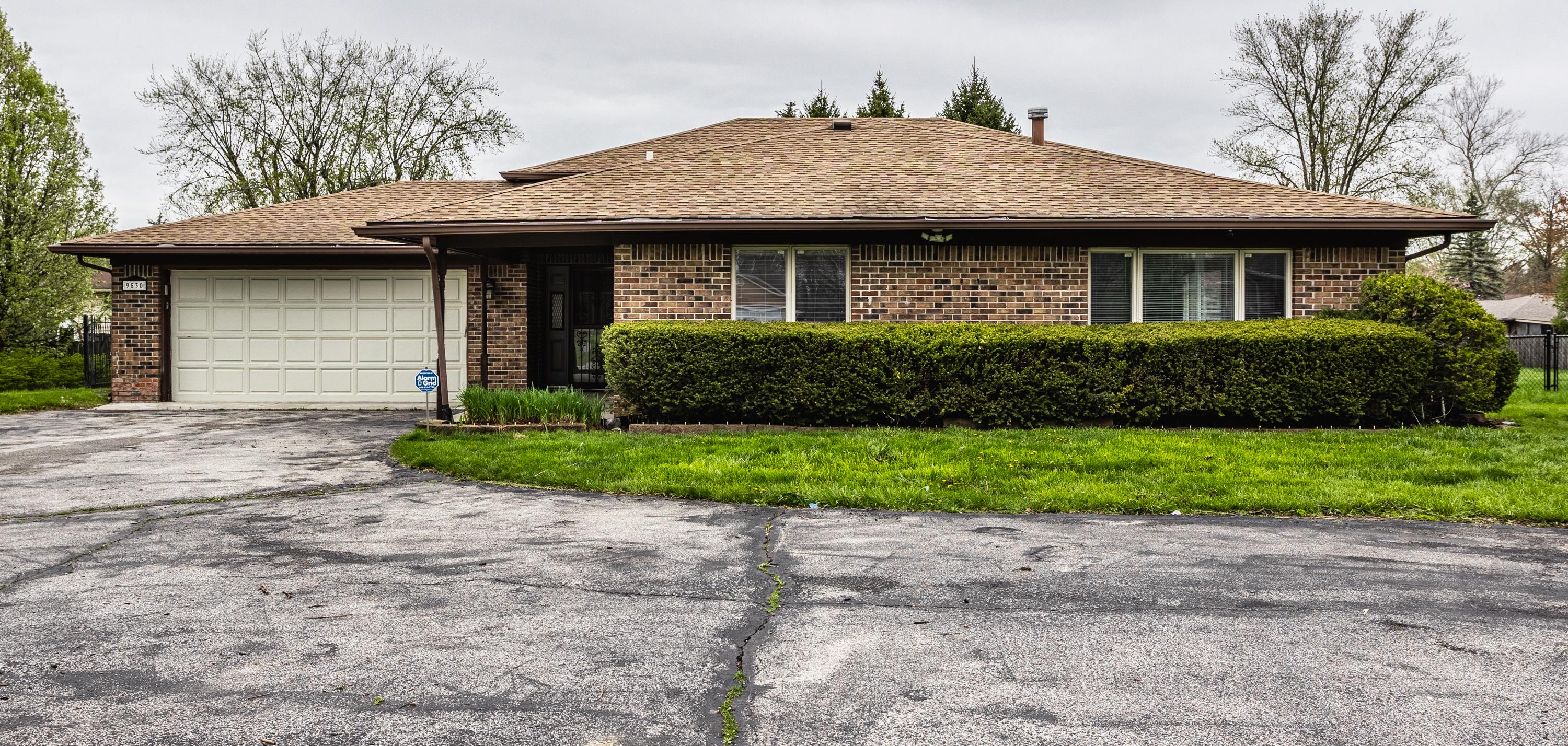 Photo one of 9530 E 25Th St Indianapolis IN 46229 | MLS 21973292