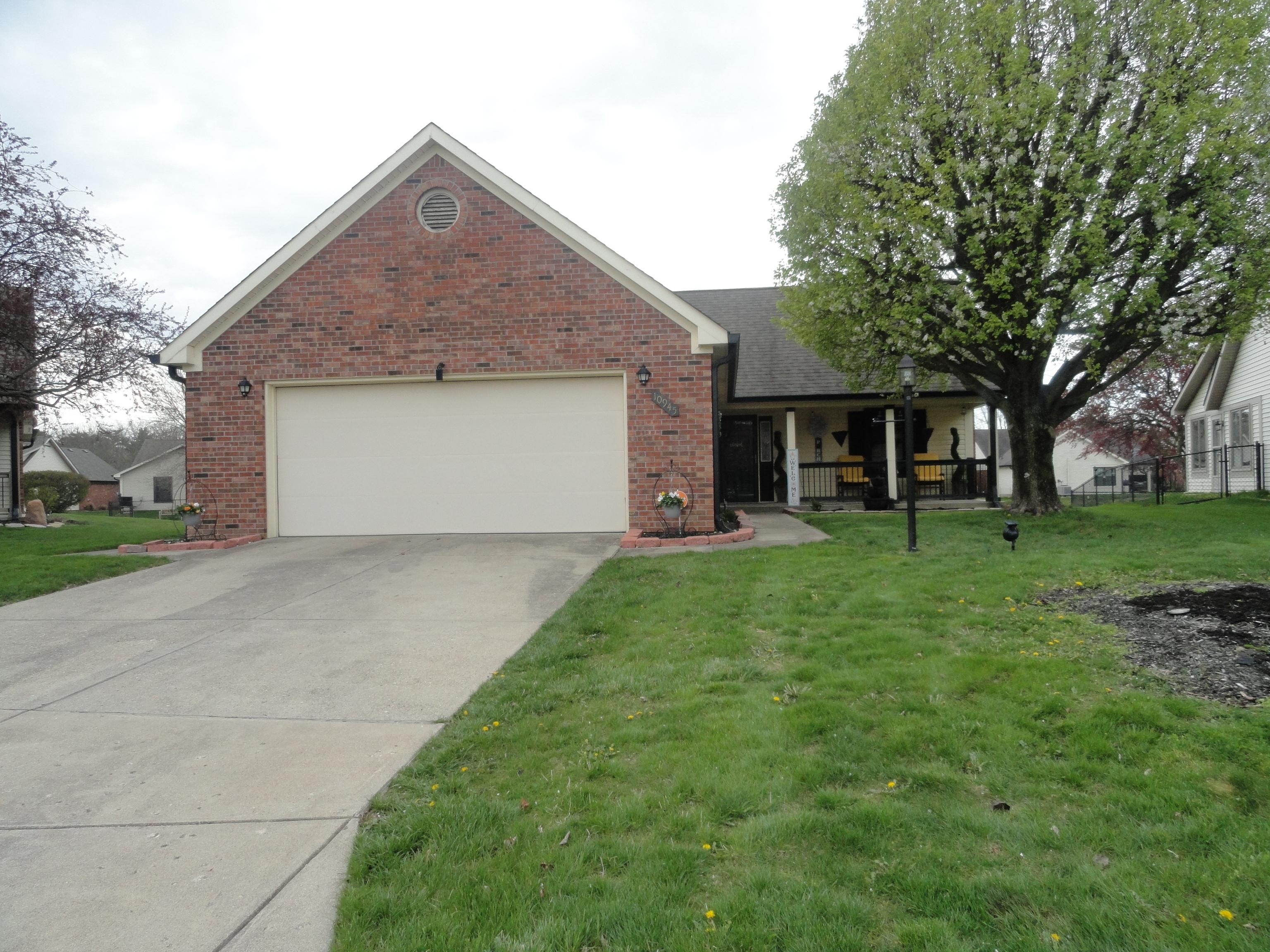 Photo one of 10945 President Cir Indianapolis IN 46229 | MLS 21973478