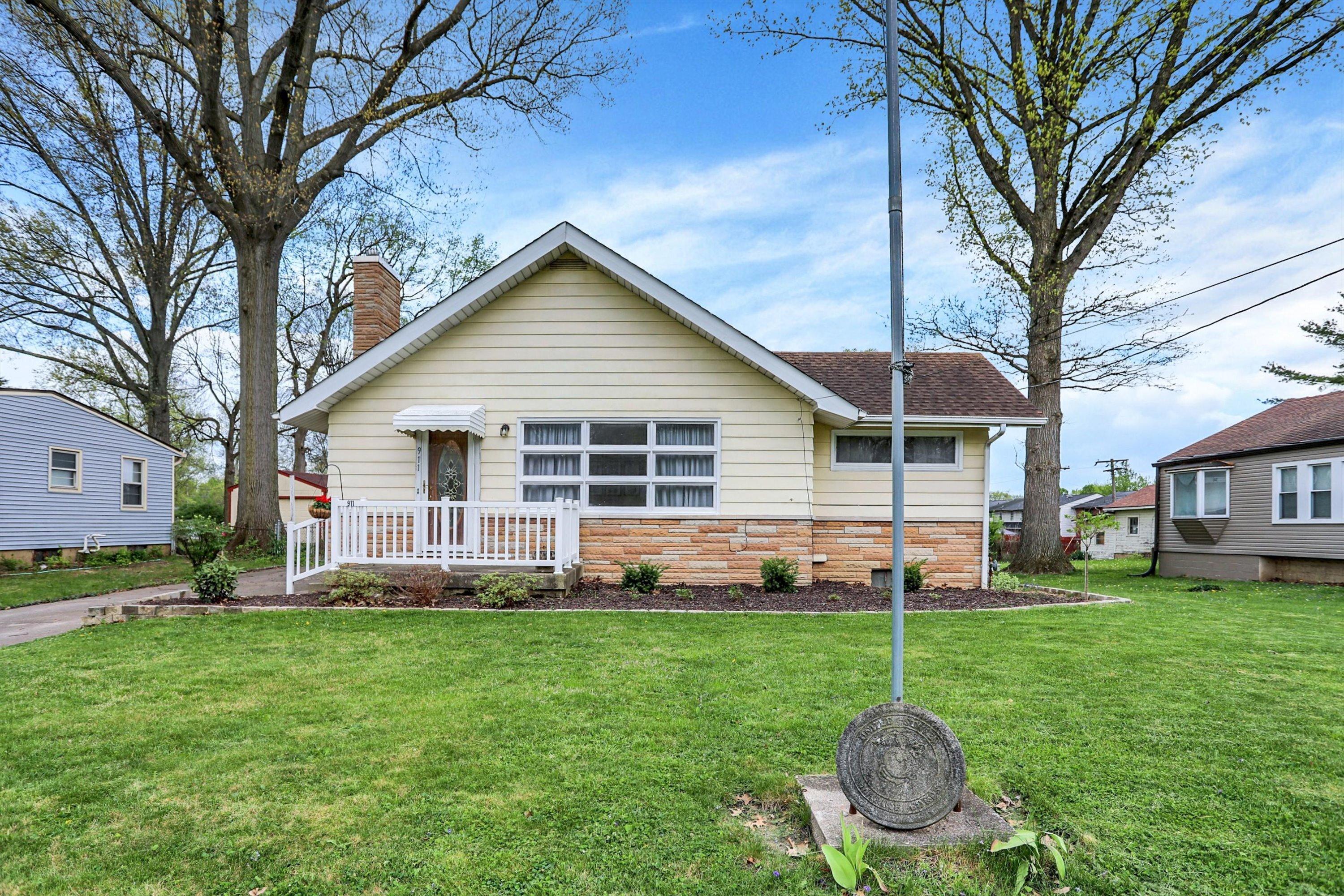 Photo one of 911 Morgan Dr Indianapolis IN 46227 | MLS 21973561