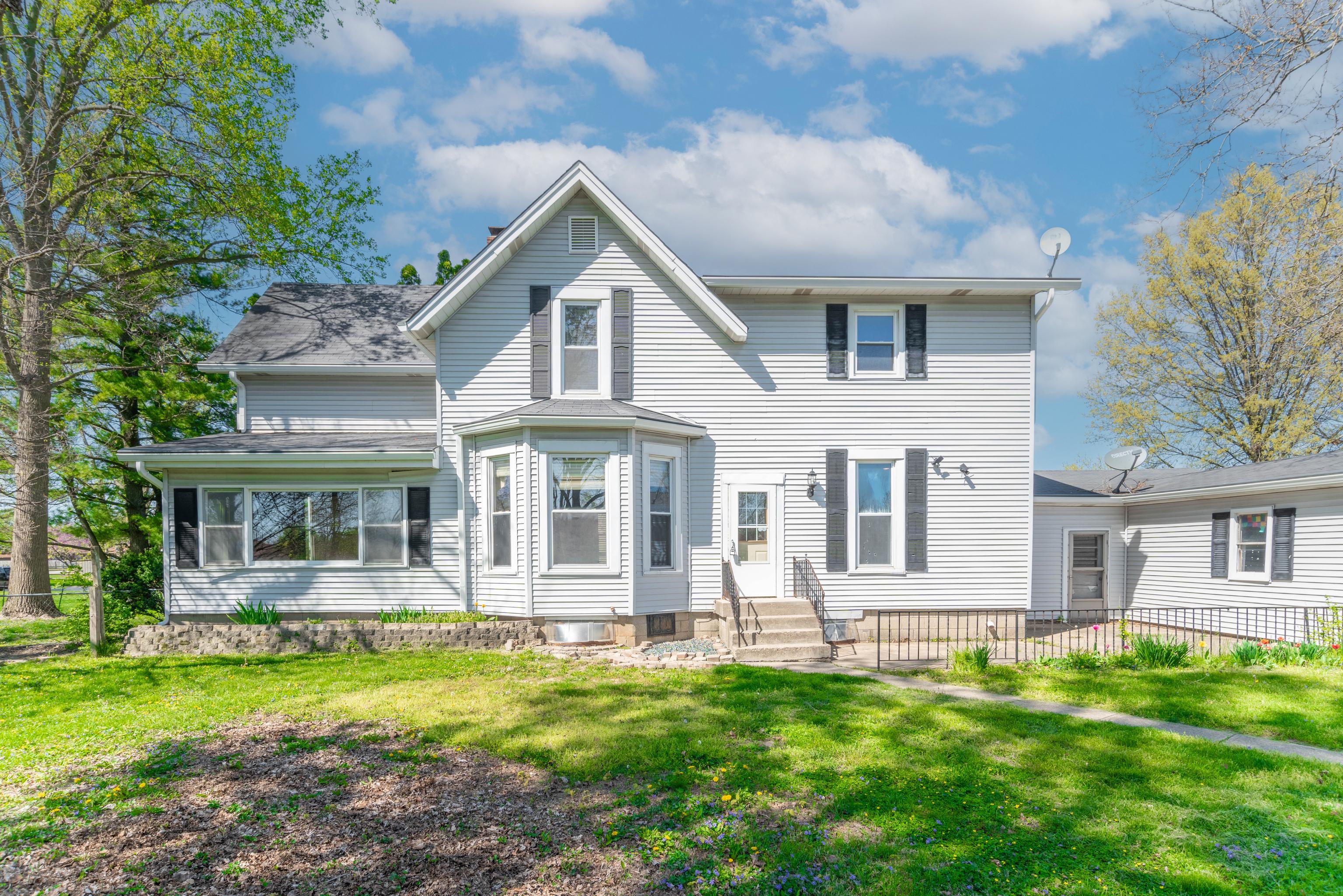 Photo one of 6331 Zionsville Rd Indianapolis IN 46268 | MLS 21973737
