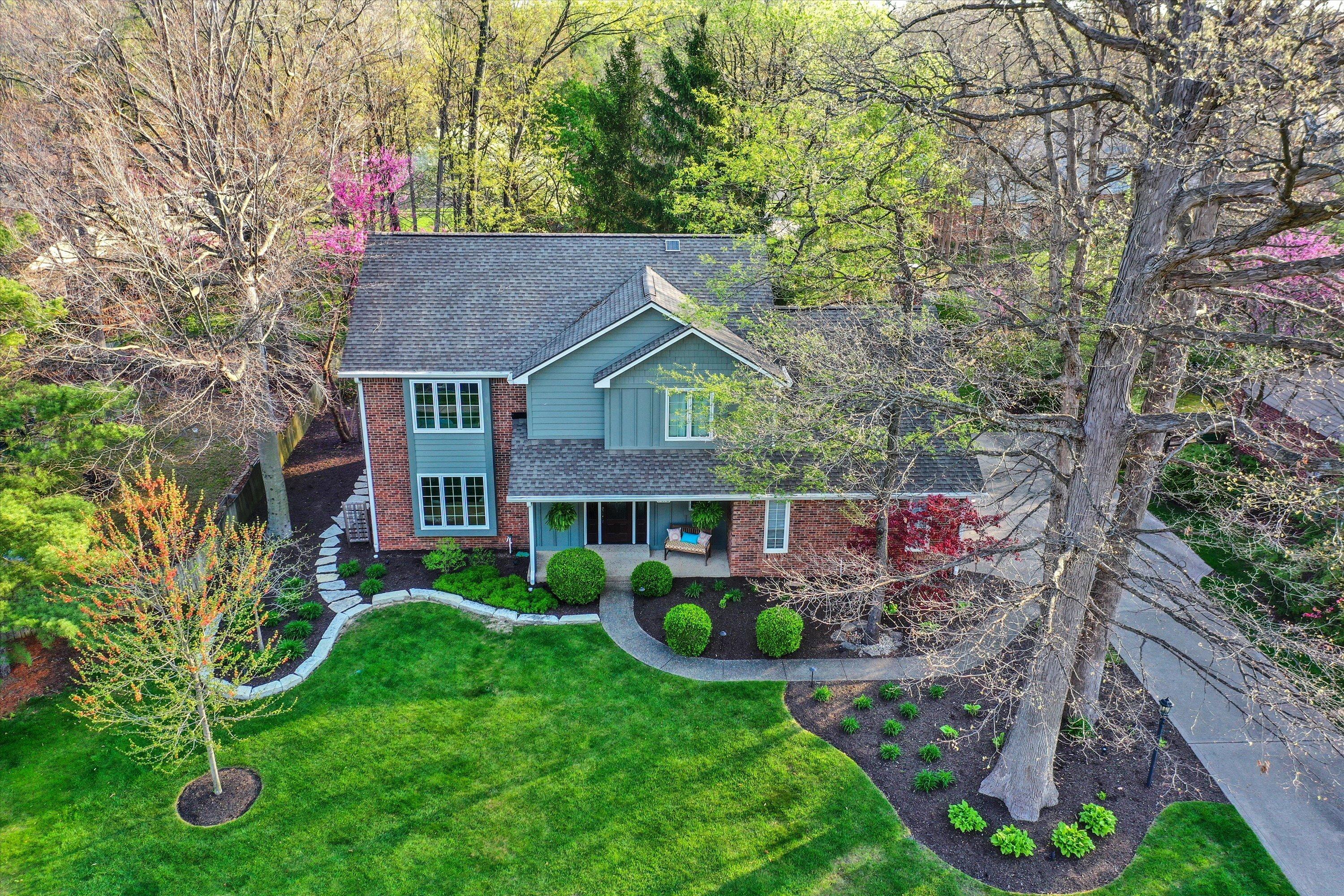 Photo one of 7470 Broad Leaf Ln Fishers IN 46038 | MLS 21973748