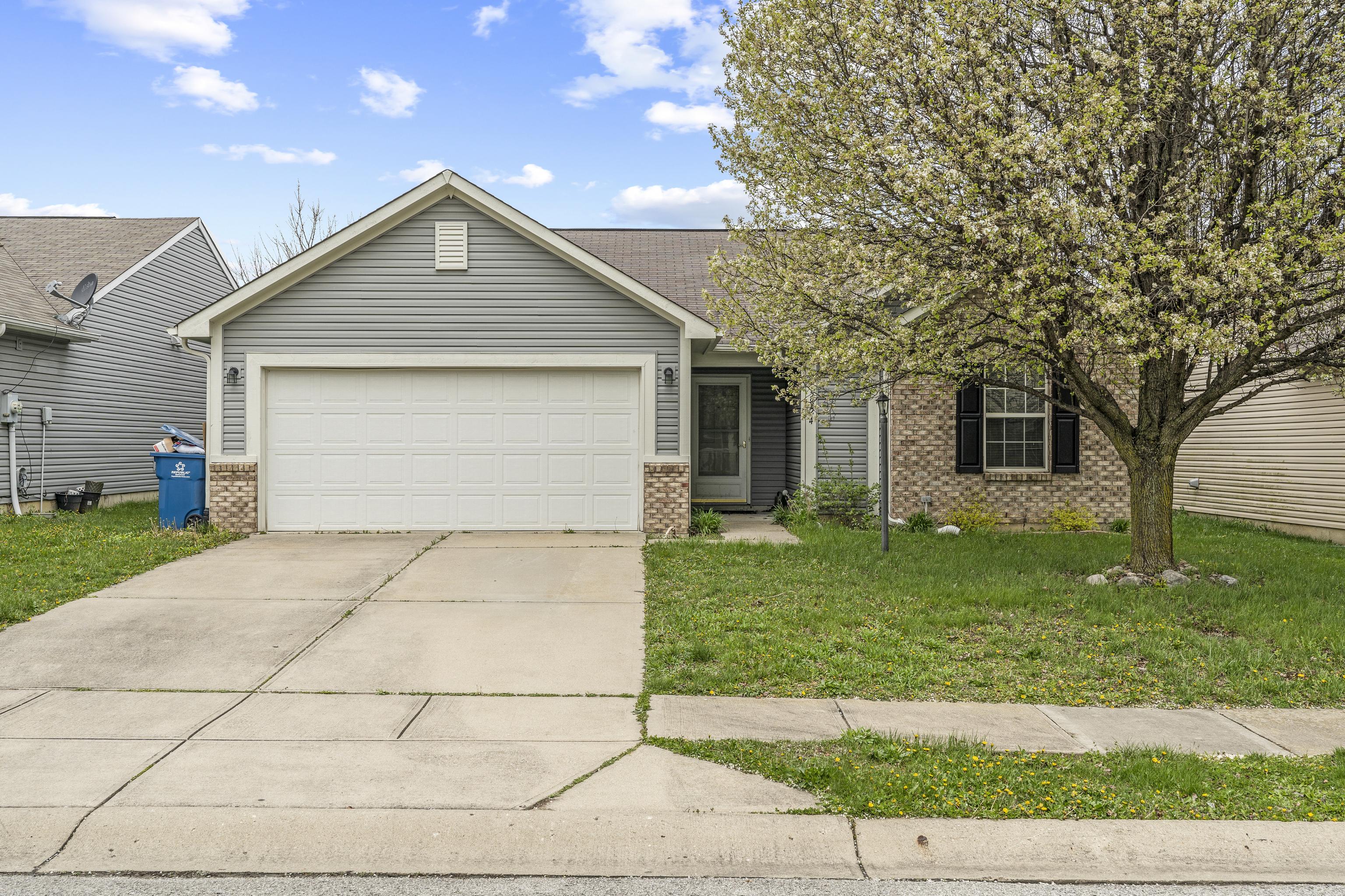 Photo one of 5824 Sable Dr Indianapolis IN 46221 | MLS 21974057