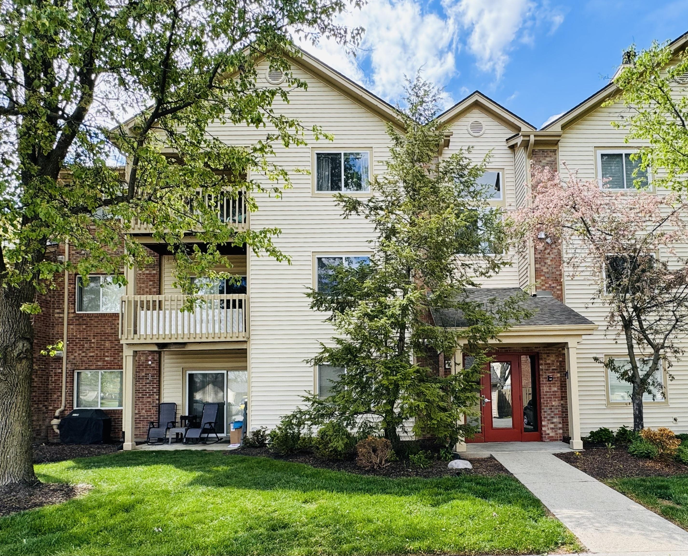 Photo one of 1044 Timber Creek Dr # 9 Carmel IN 46032 | MLS 21974202