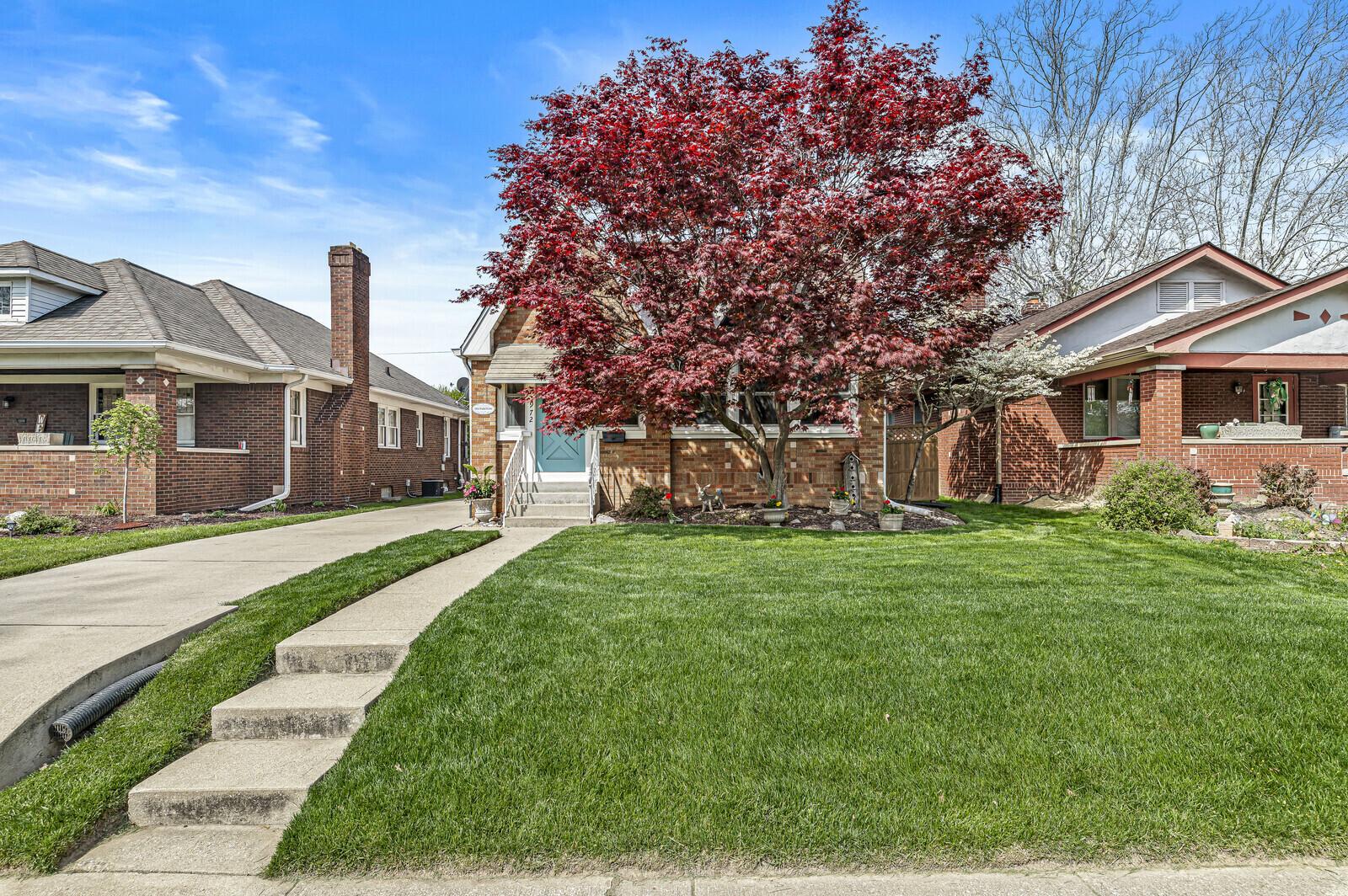 Photo one of 972 Lesley Ave Indianapolis IN 46219 | MLS 21974441