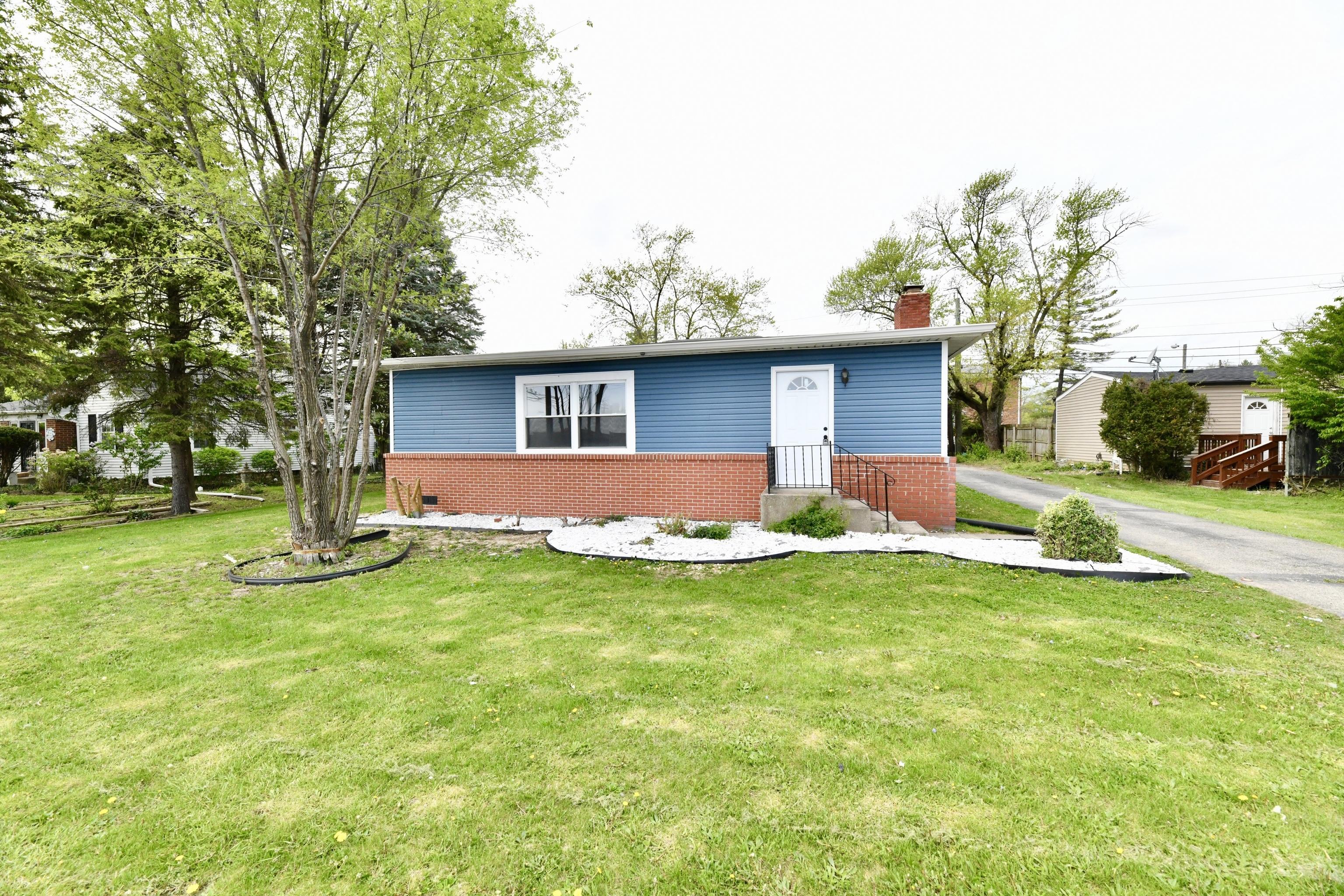 Photo one of 1934 N Arlington Ave Indianapolis IN 46218 | MLS 21974516