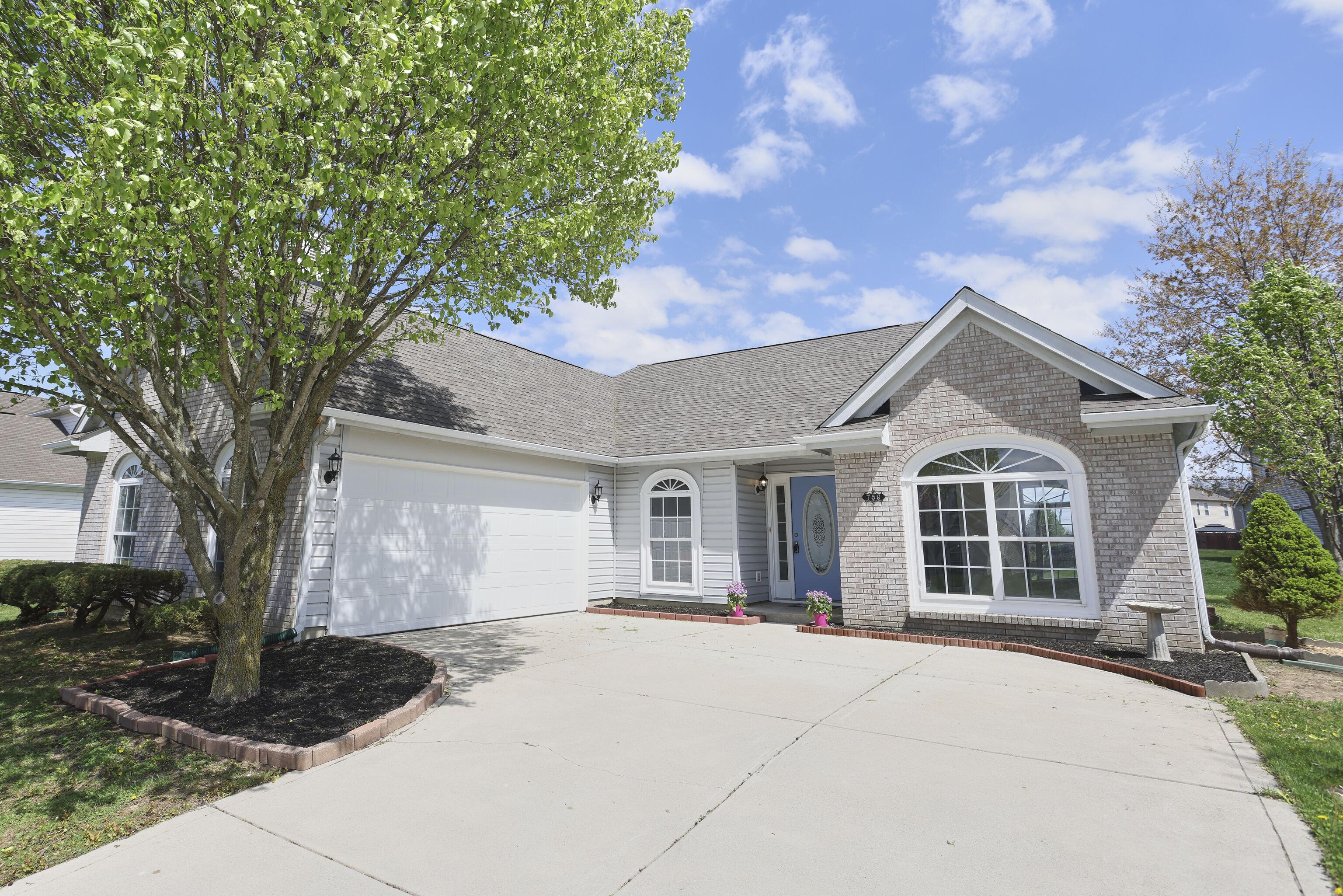 Photo one of 759 Blue Jay Way Pittsboro IN 46167 | MLS 21974838