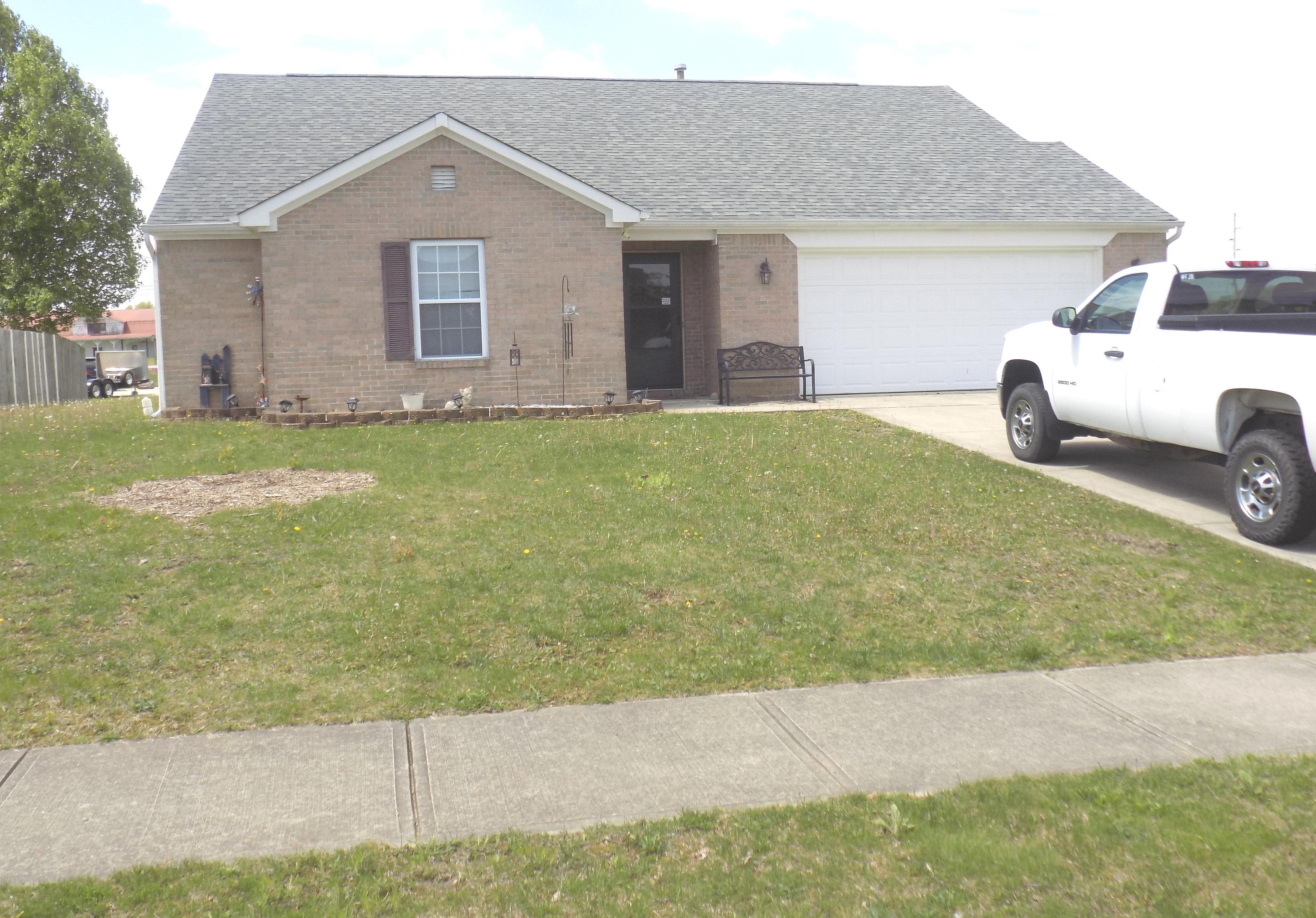 Photo one of 684 Hummingbird Ln Whiteland IN 46184 | MLS 21974896