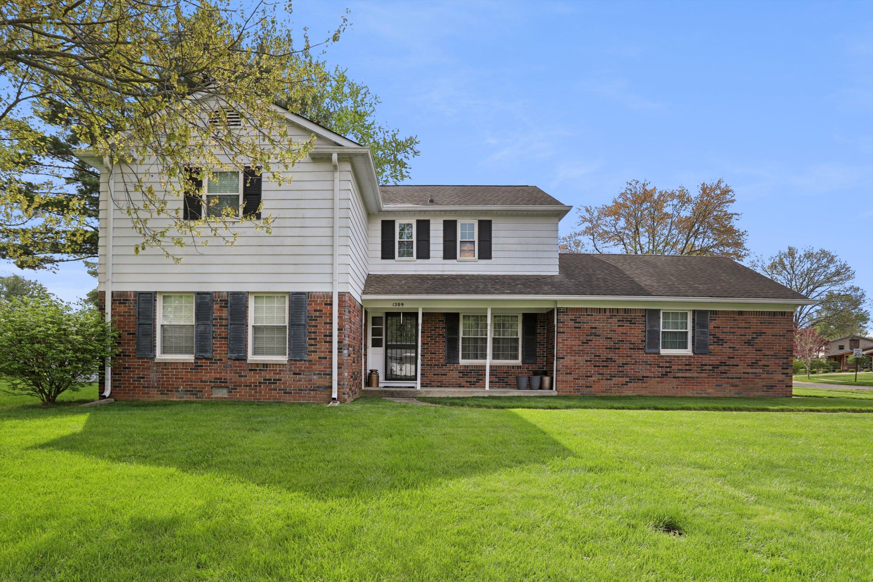 Photo one of 1209 Darby Ln Indianapolis IN 46260 | MLS 21974931