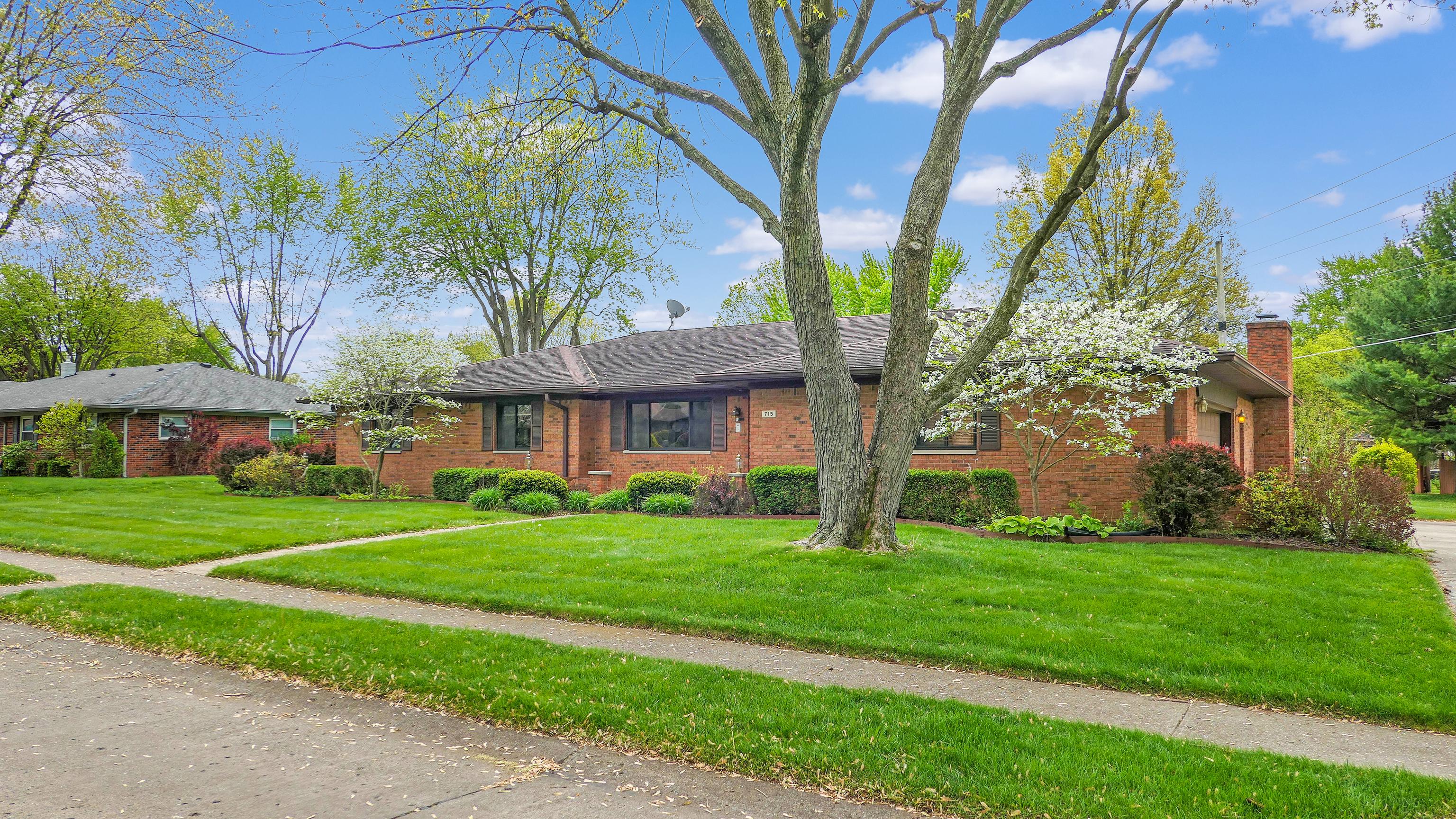 Photo one of 715 Ralston Rd Indianapolis IN 46217 | MLS 21975474