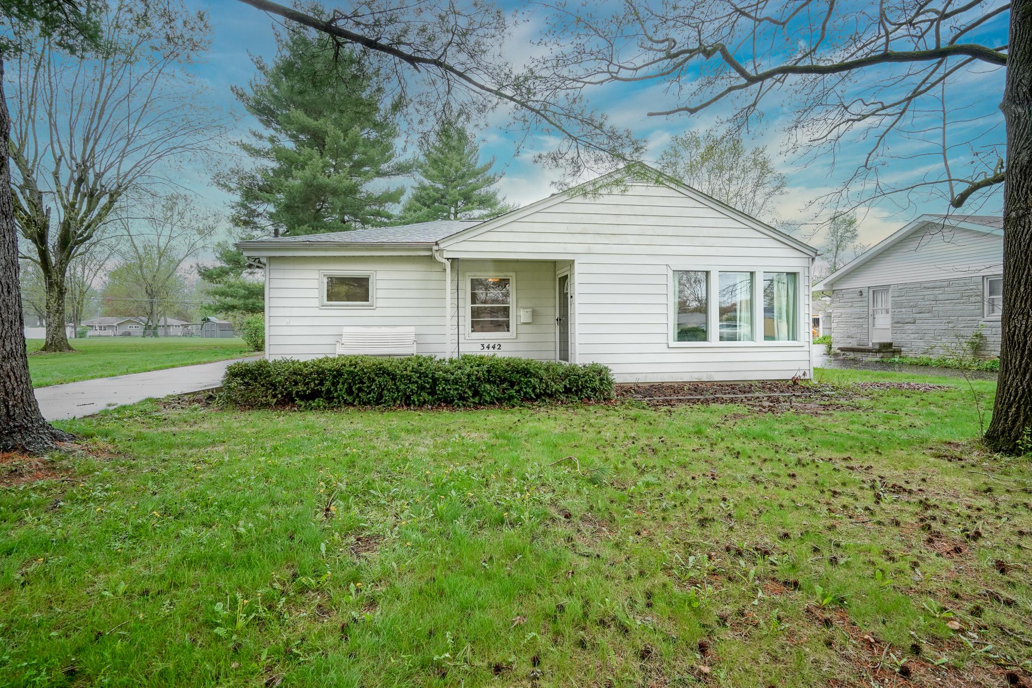 Photo one of 3442 Rost Dr Columbus IN 47203 | MLS 21976284