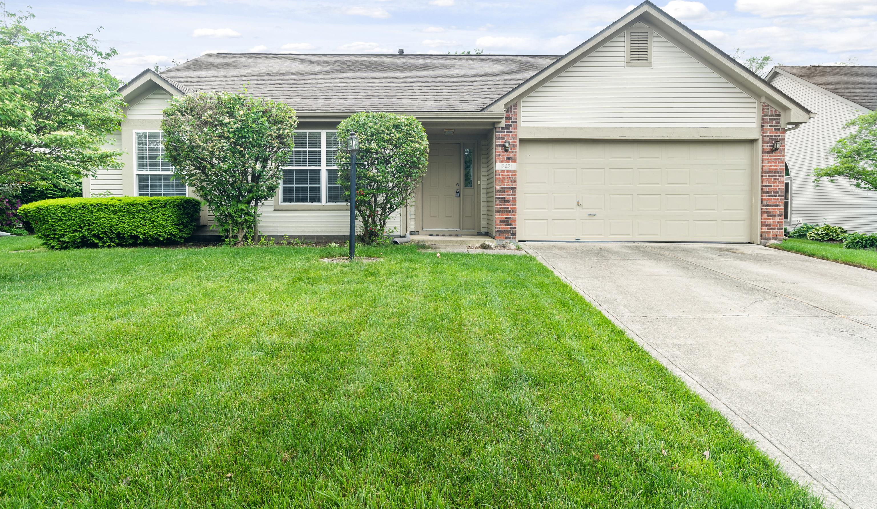 Photo one of 12421 Clearview Ln Indianapolis IN 46236 | MLS 21976711