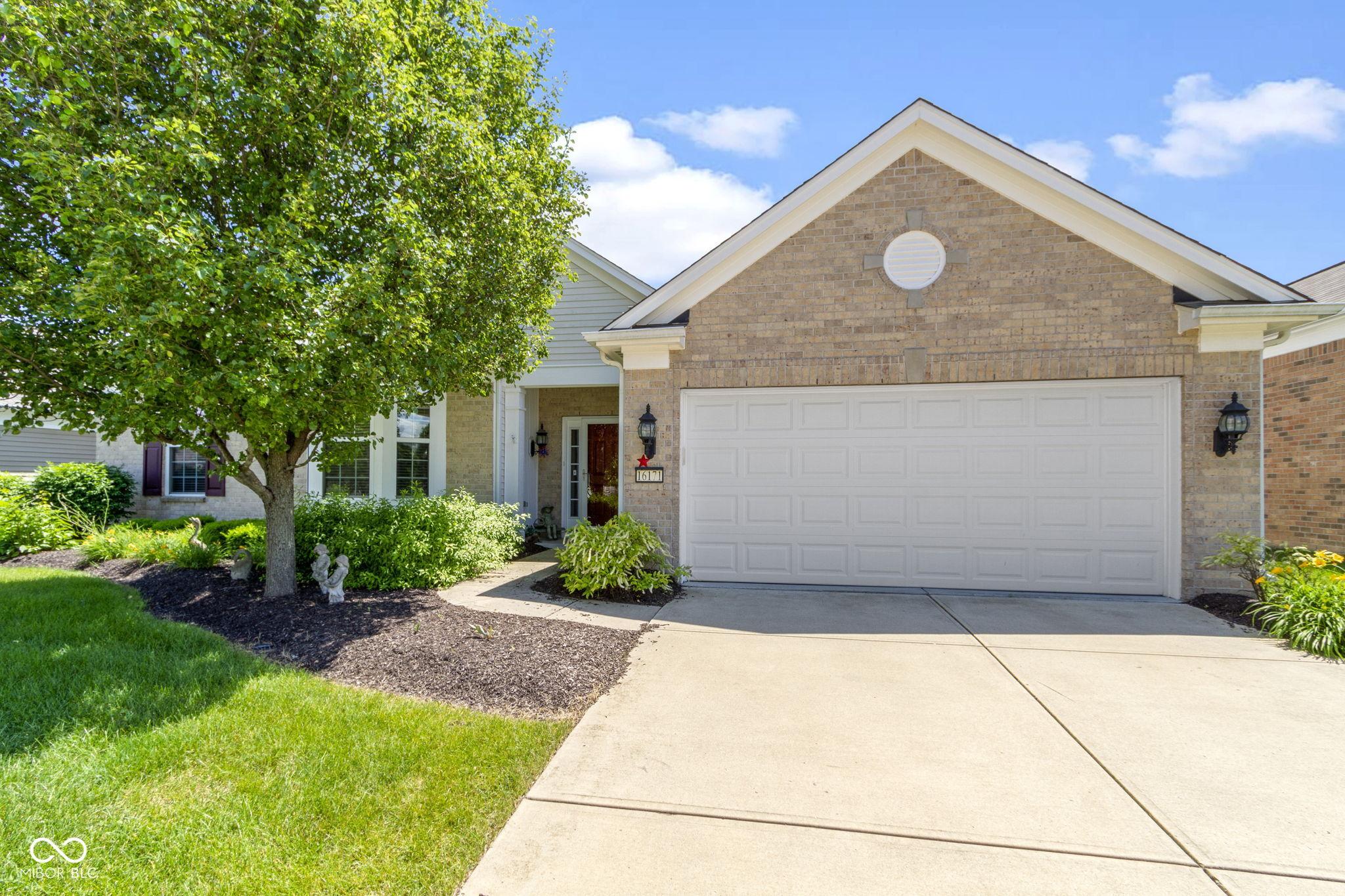 Photo one of 16171 Oakford Trl Fishers IN 46037 | MLS 21977065