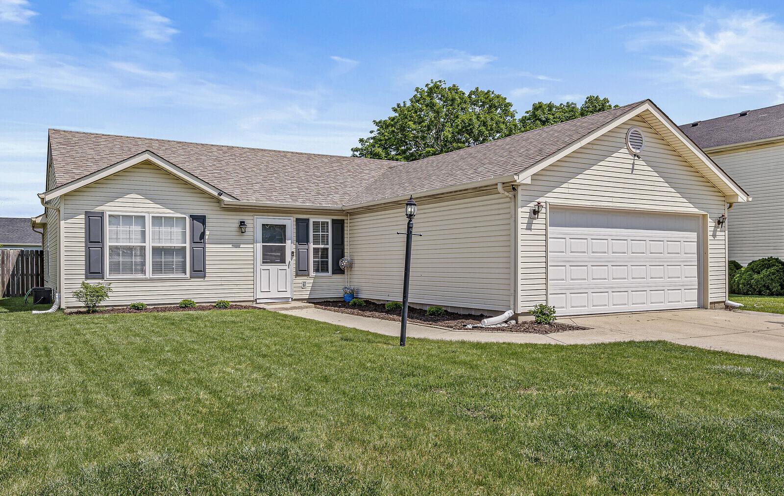 Photo one of 12720 Roan Ln Indianapolis IN 46236 | MLS 21977310