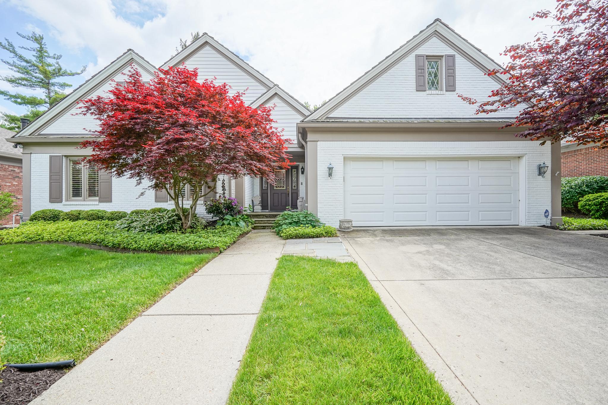 Photo one of 427 Sugar Tree Ln Indianapolis IN 46260 | MLS 21978085