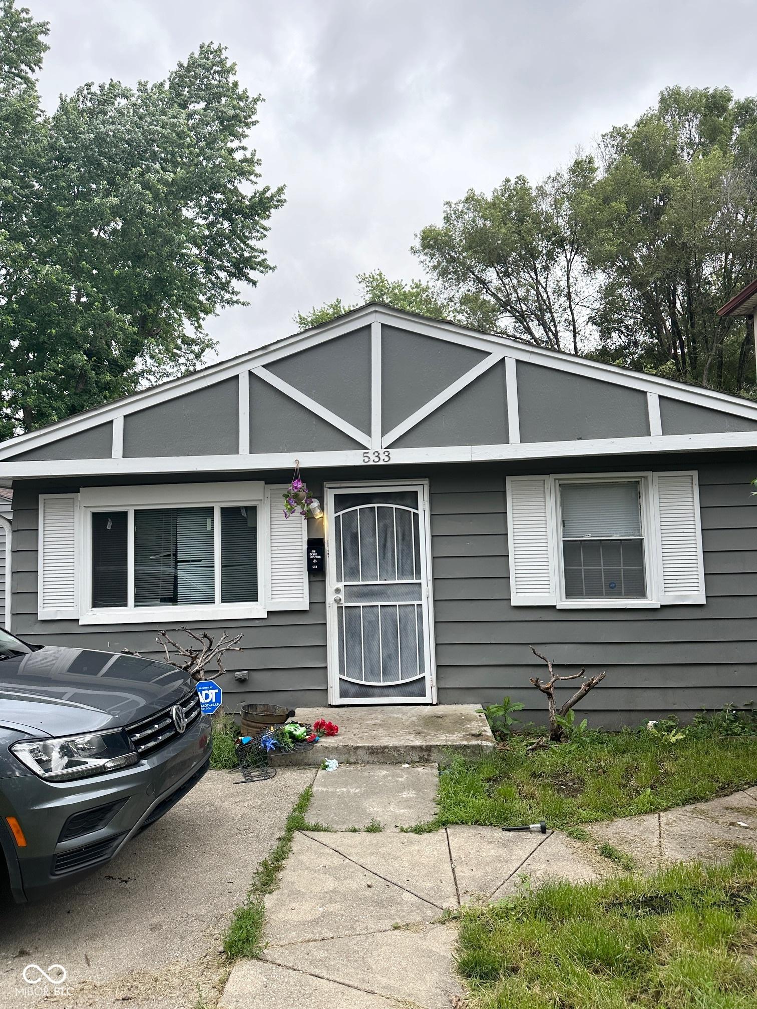 Photo one of 533 Lynn St Indianapolis IN 46222 | MLS 21981813