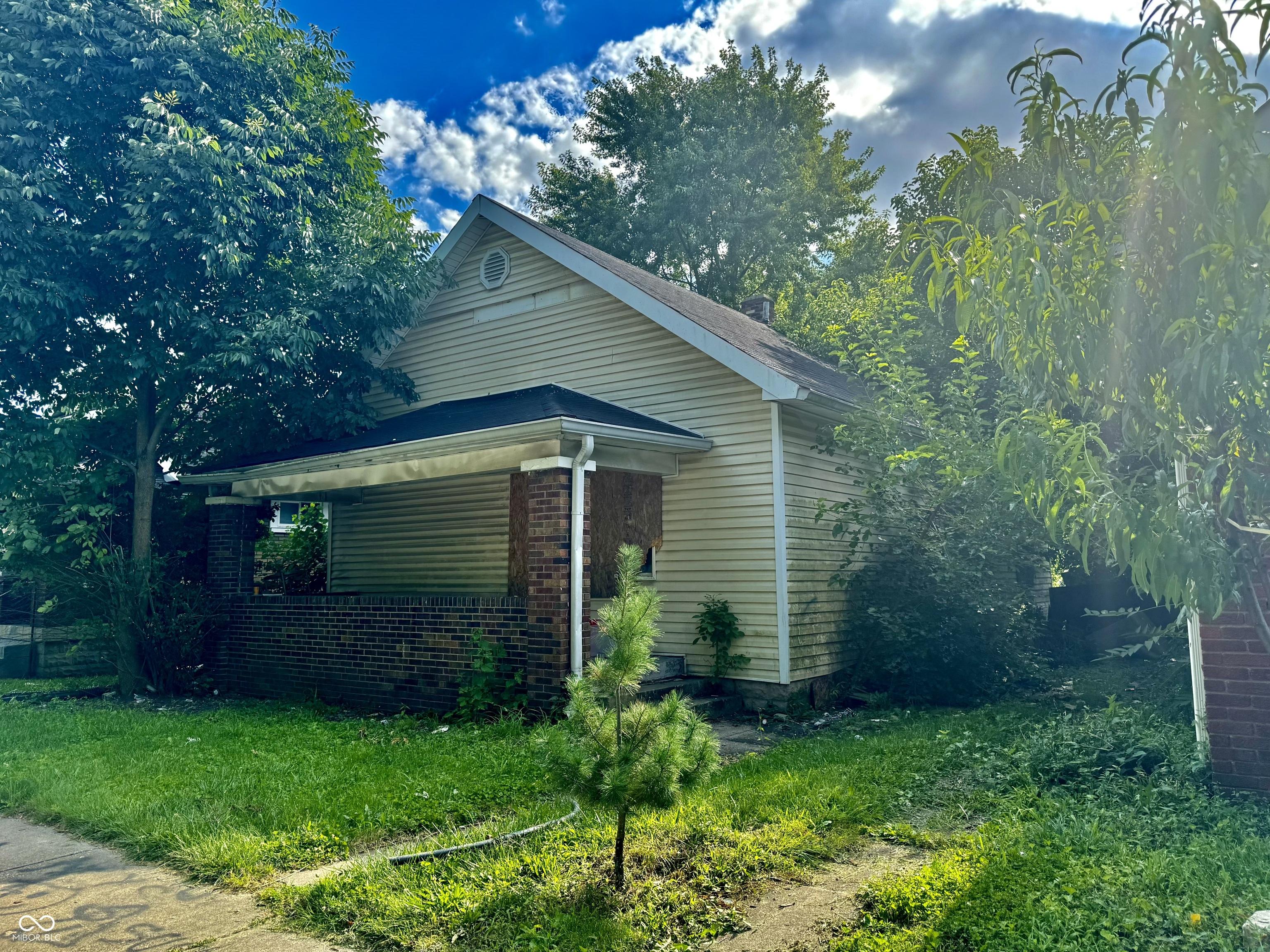 Photo one of 642 N Oxford St Indianapolis IN 46201 | MLS 21982957