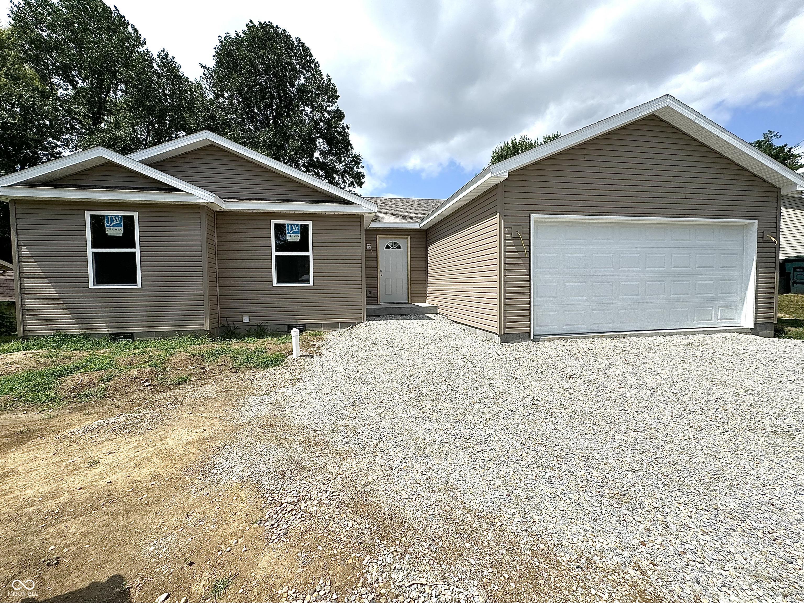 Photo one of 207 N Birchwood Dr Muncie IN 47304 | MLS 21998076