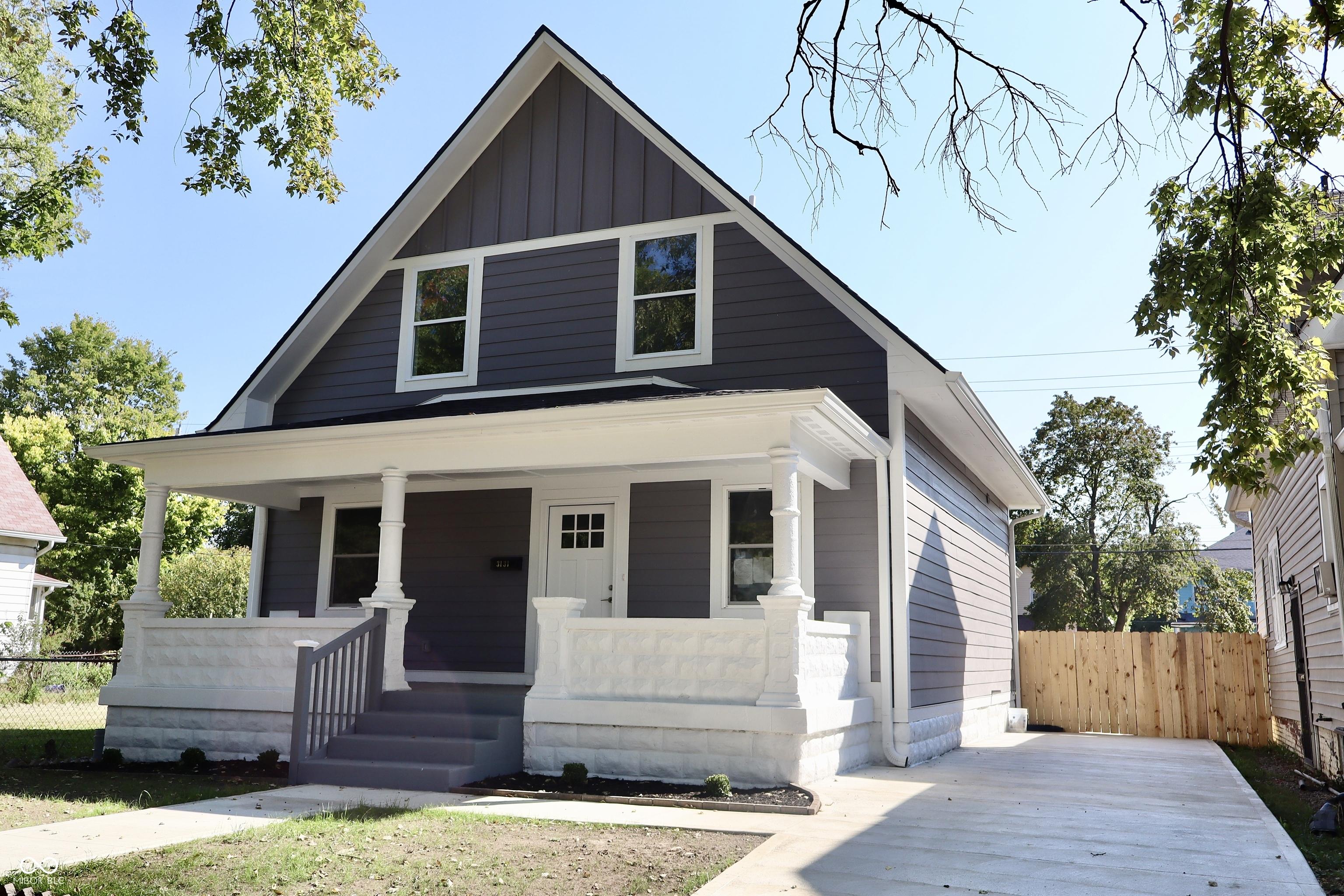 Photo one of 3131 Boulevard Pl Indianapolis IN 46208 | MLS 22002363