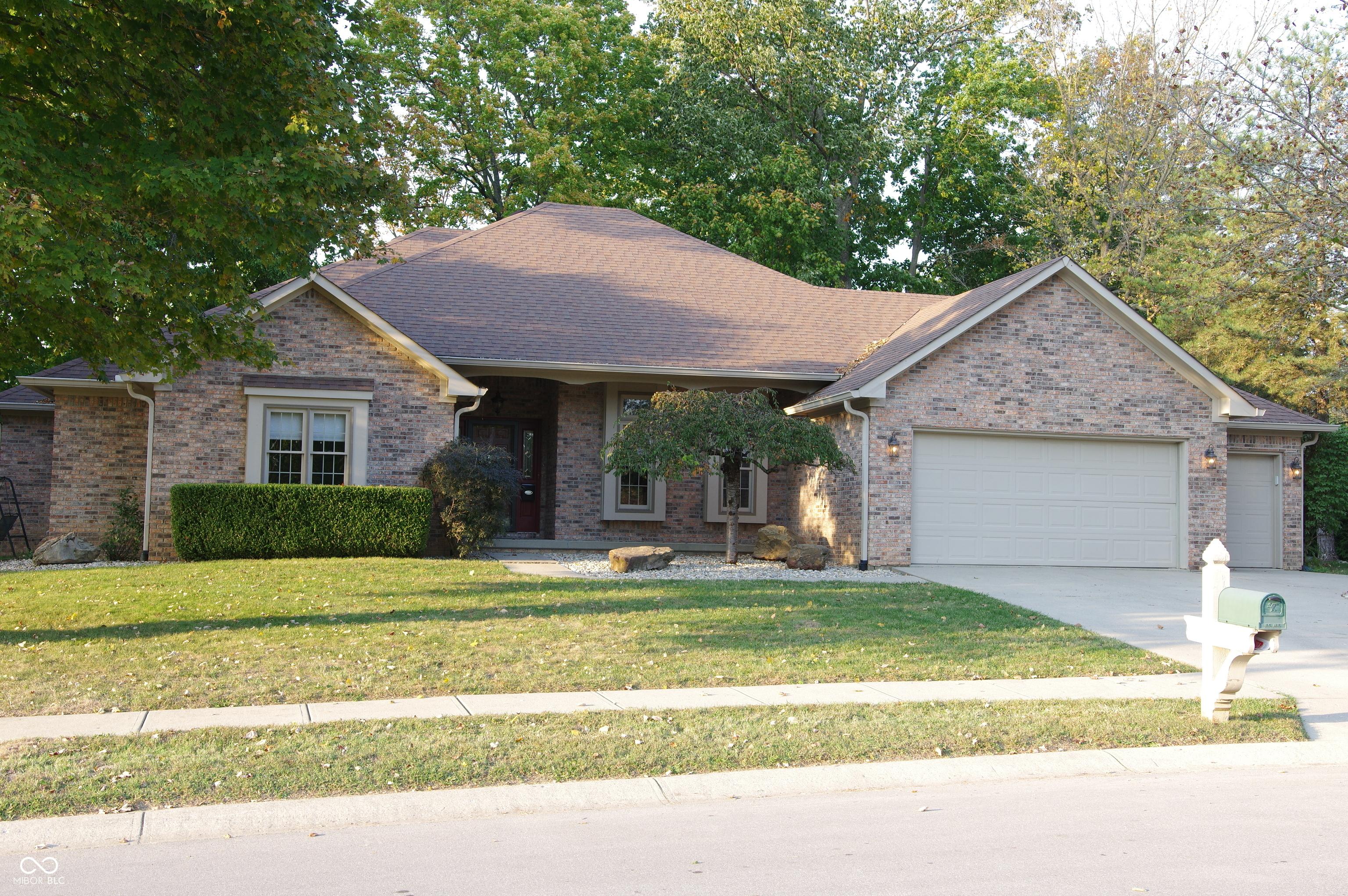 Photo one of 466 Sycamore Ridge Ct Avon IN 46123 | MLS 22003771