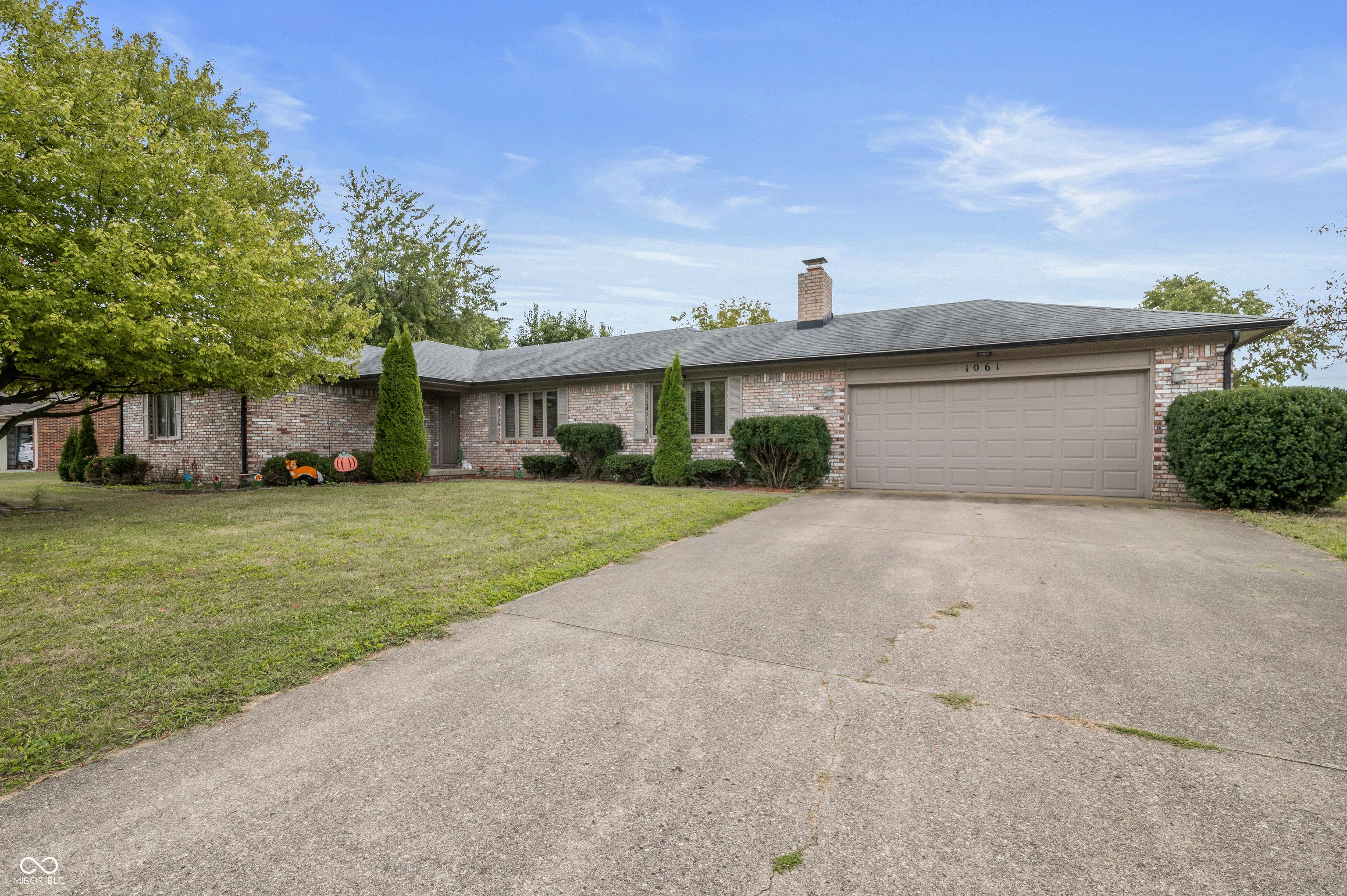 Photo one of 1061 Saint Paul St Shelbyville IN 46176 | MLS 22003961