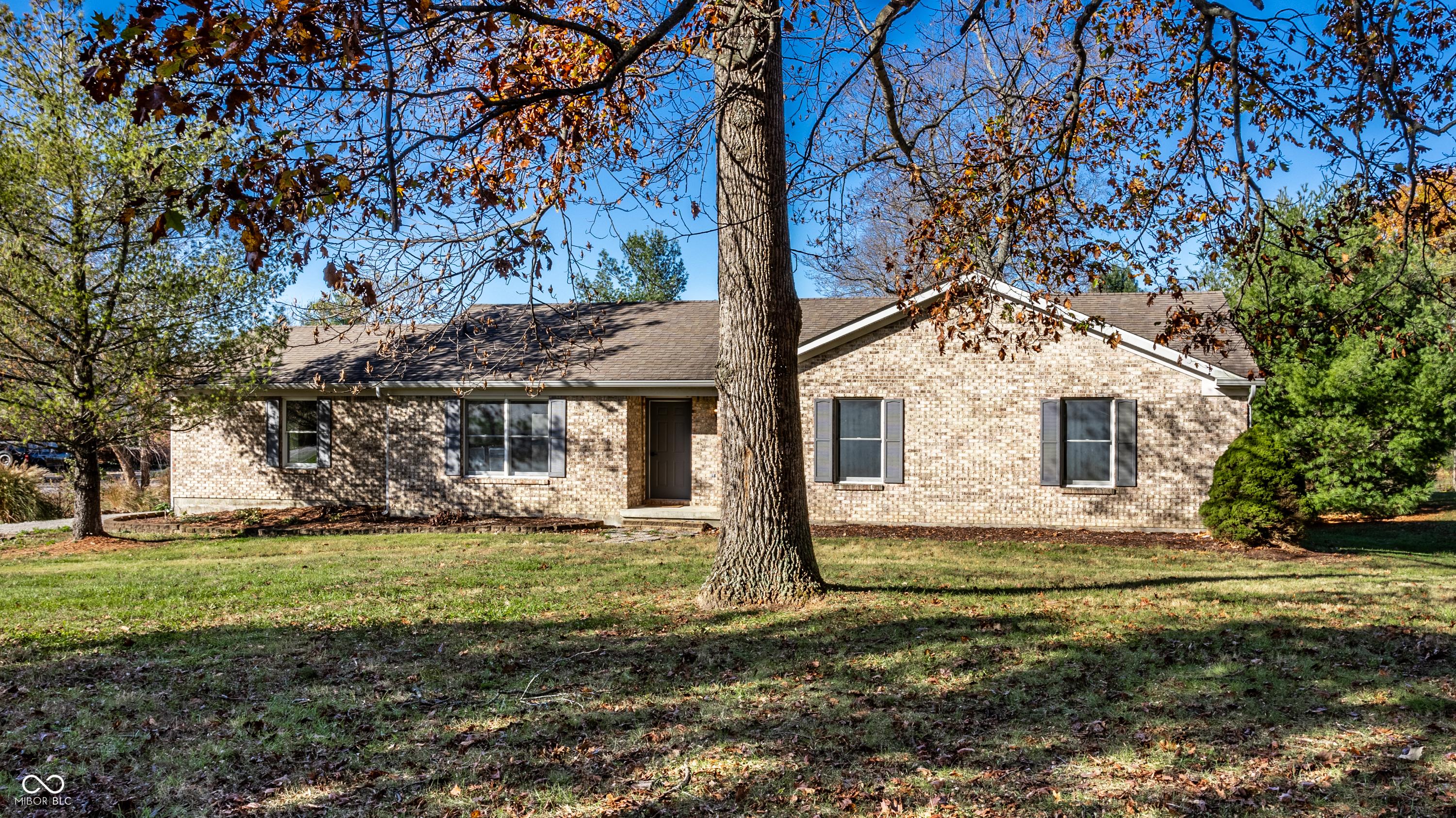 Photo one of 5528 Lincoln Rd Martinsville IN 46151 | MLS 22010318