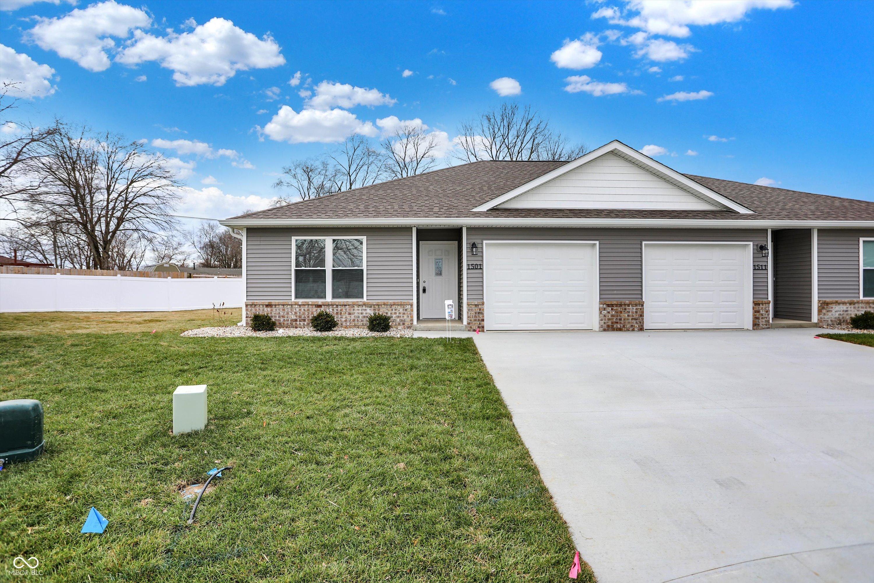 Photo one of 1462 Coen Ct Columbus IN 47201 | MLS 22012352
