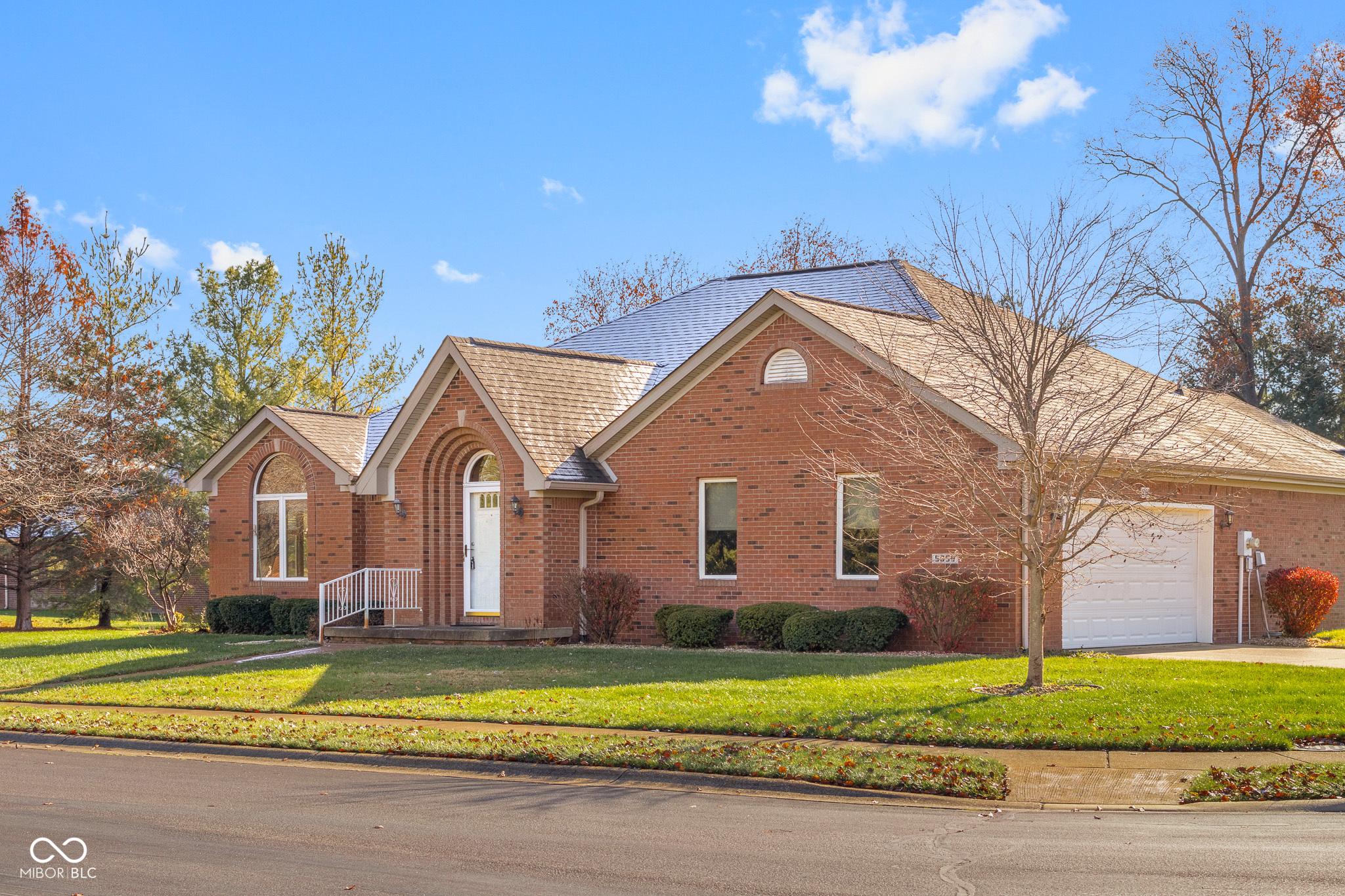 Photo one of 5059 Countess Dr Columbus IN 47203 | MLS 22013394