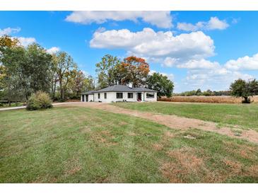 Photo one of 6621 Olive Branch Rd Greenwood IN 46143 | MLS 21949206