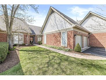 Photo one of 9472 Tamarack Dr # 82 Indianapolis IN 46260 | MLS 21971182