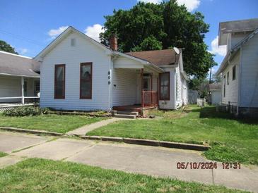 Photo one of 909 Sycamore St Columbus IN 47201 | MLS 21979707
