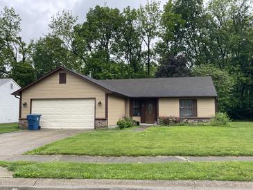 Photo one of 940 Country Ln Indianapolis IN 46217 | MLS 21979827