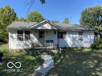 Charming one-story home with a well-maintained lawn at 216 W Harvard Ave, Muncie, IN 47303