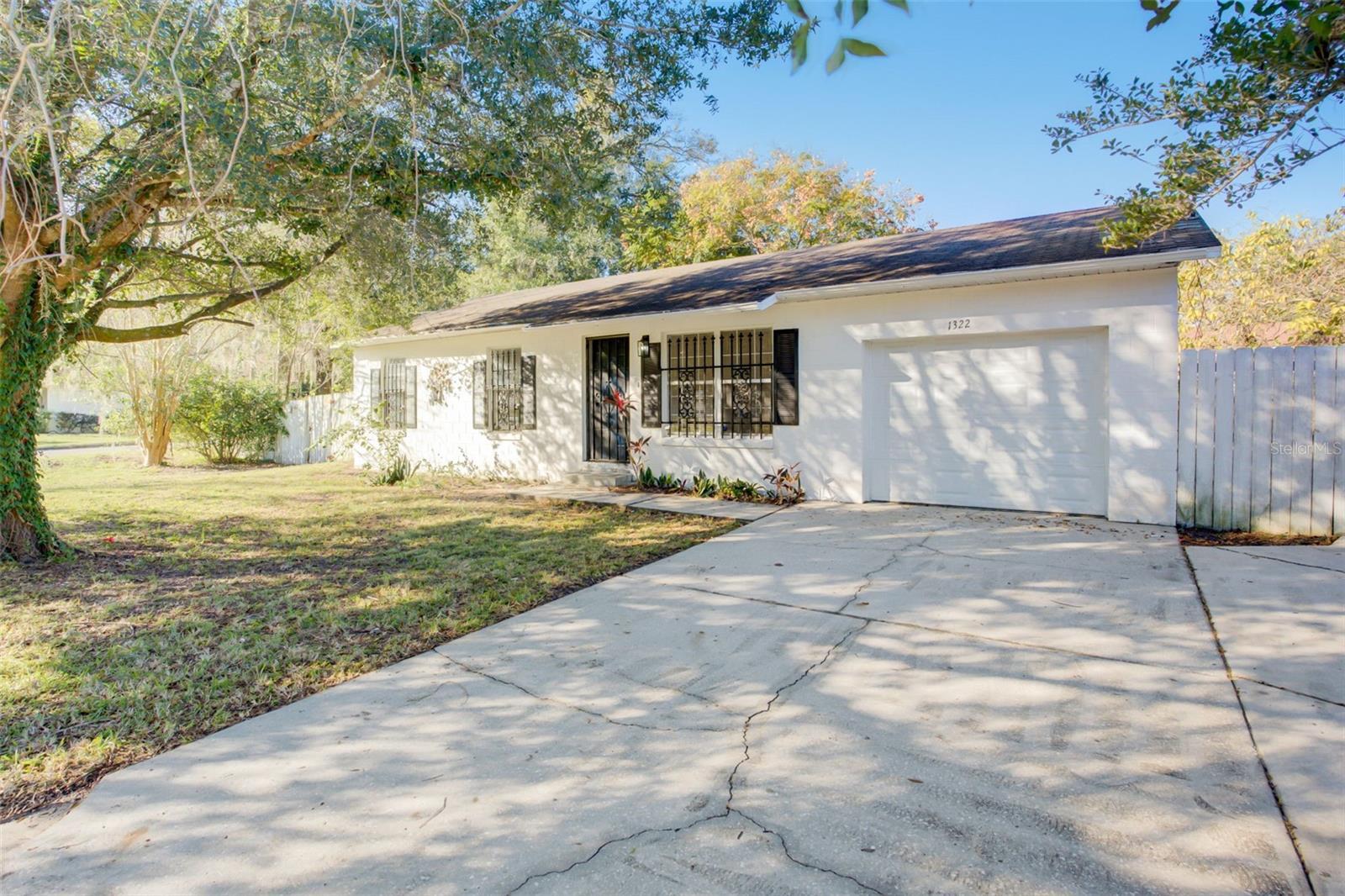 Photo one of 1322 S Central Ave Apopka FL 32703 | MLS A4596004