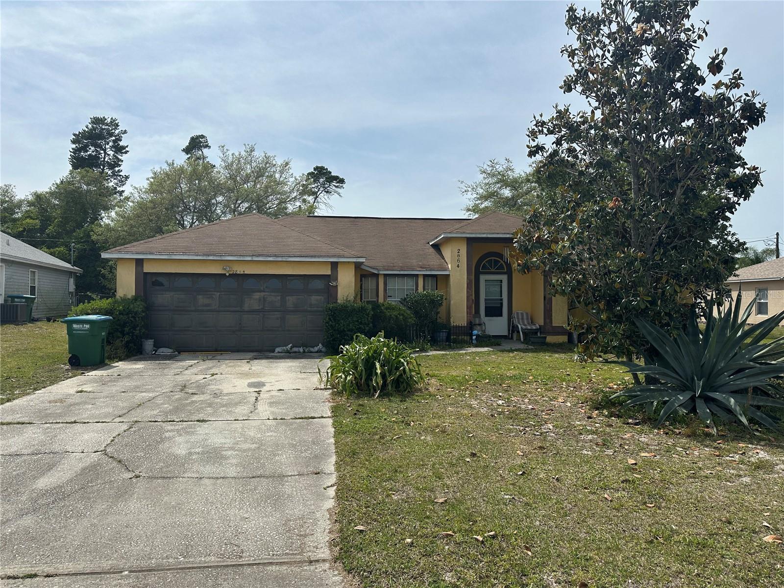 Photo one of 2864 Trenton Ln Deltona FL 32738 | MLS A4607149