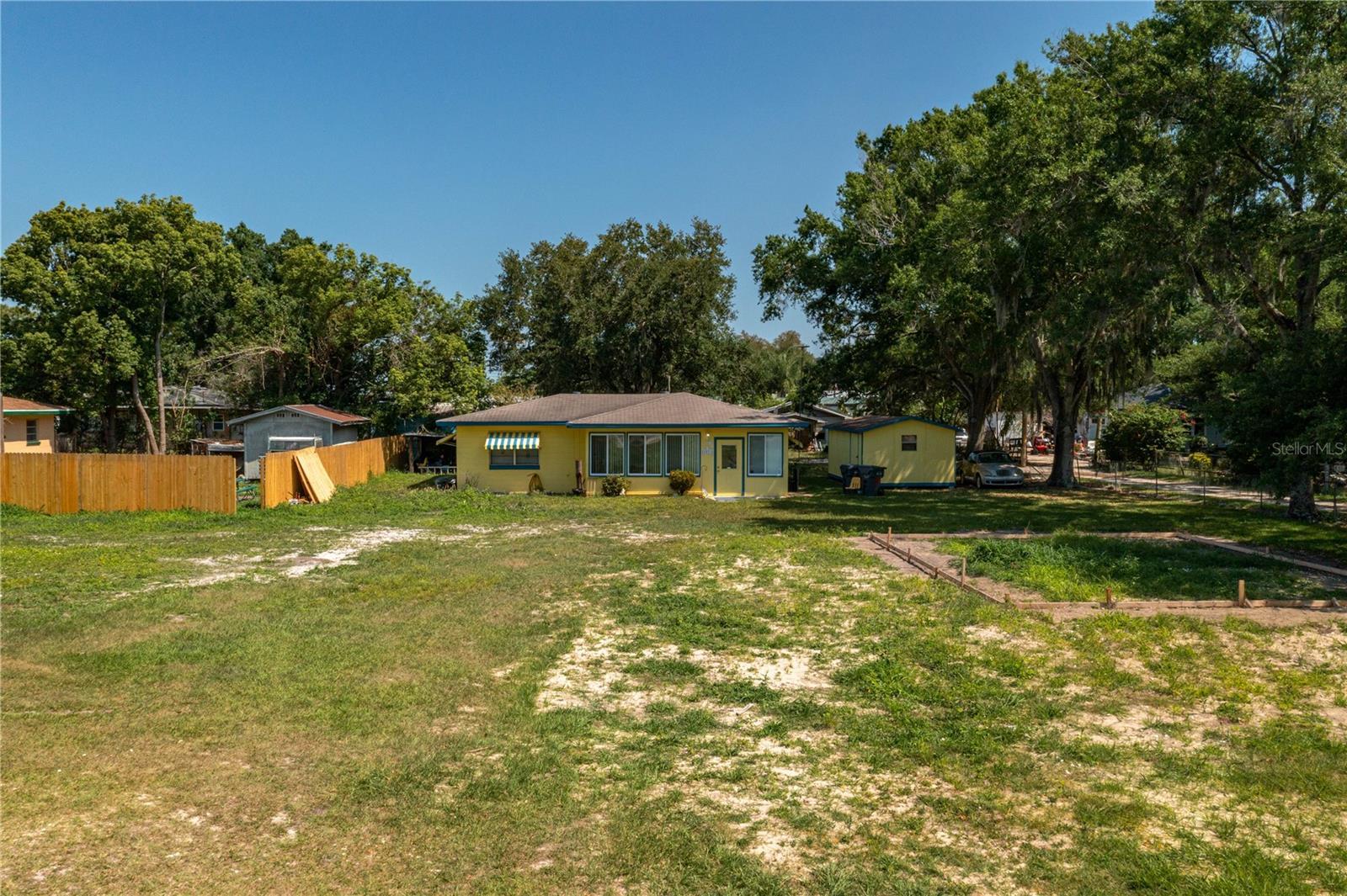 Photo one of 103 Eagle Lake Loop Rd Winter Haven FL 33884 | MLS B4901530