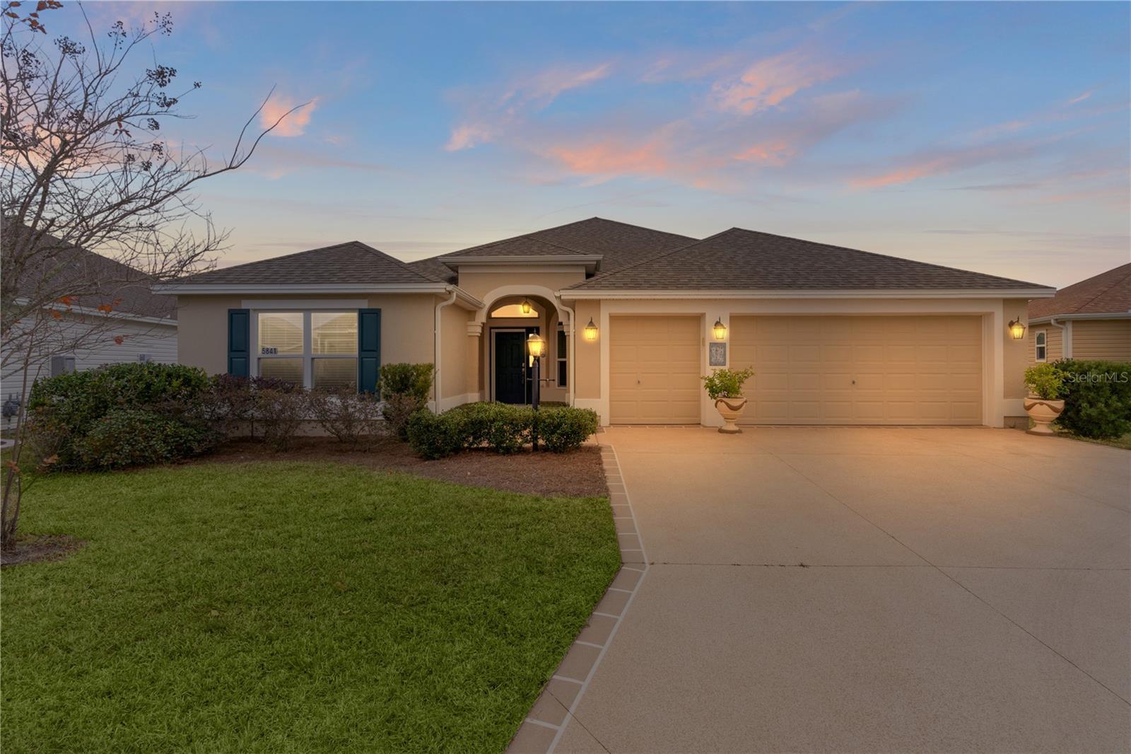 Photo one of 5841 Graham Ct The Villages FL 32163 | MLS G5074803