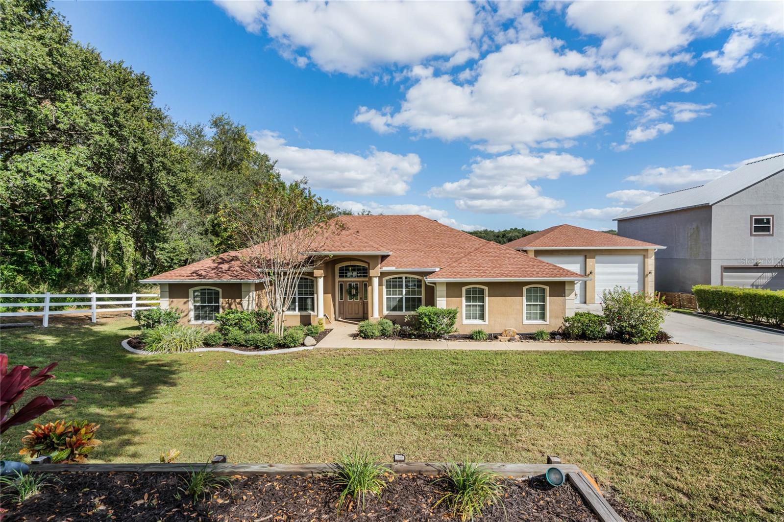 Photo one of 10120 Lakeshore Dr Clermont FL 34711 | MLS G5074933